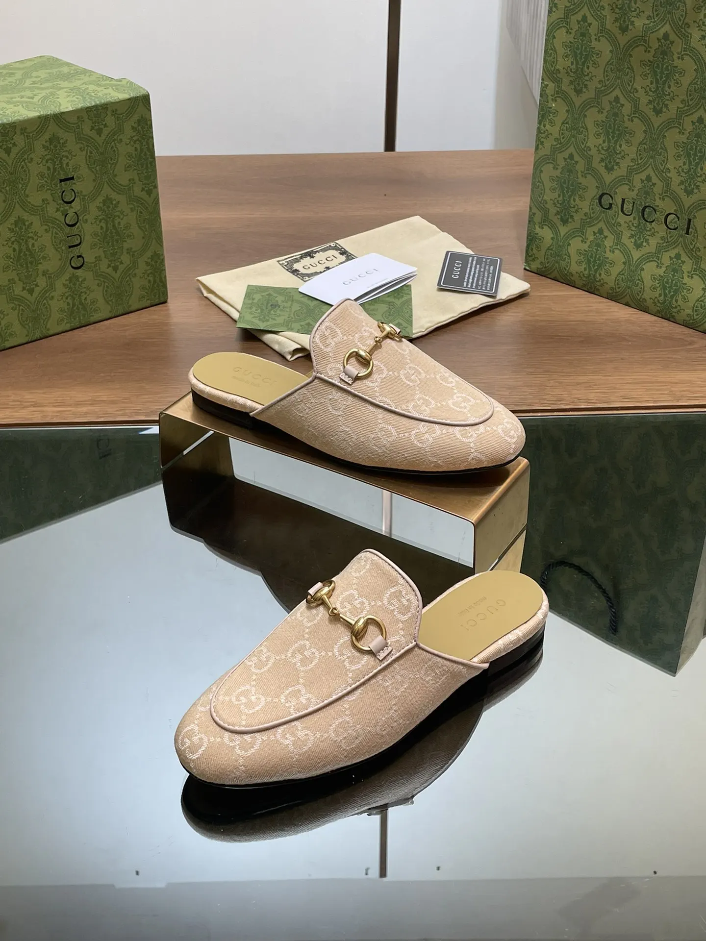Gucci GG Supreme 米色 乐福鞋