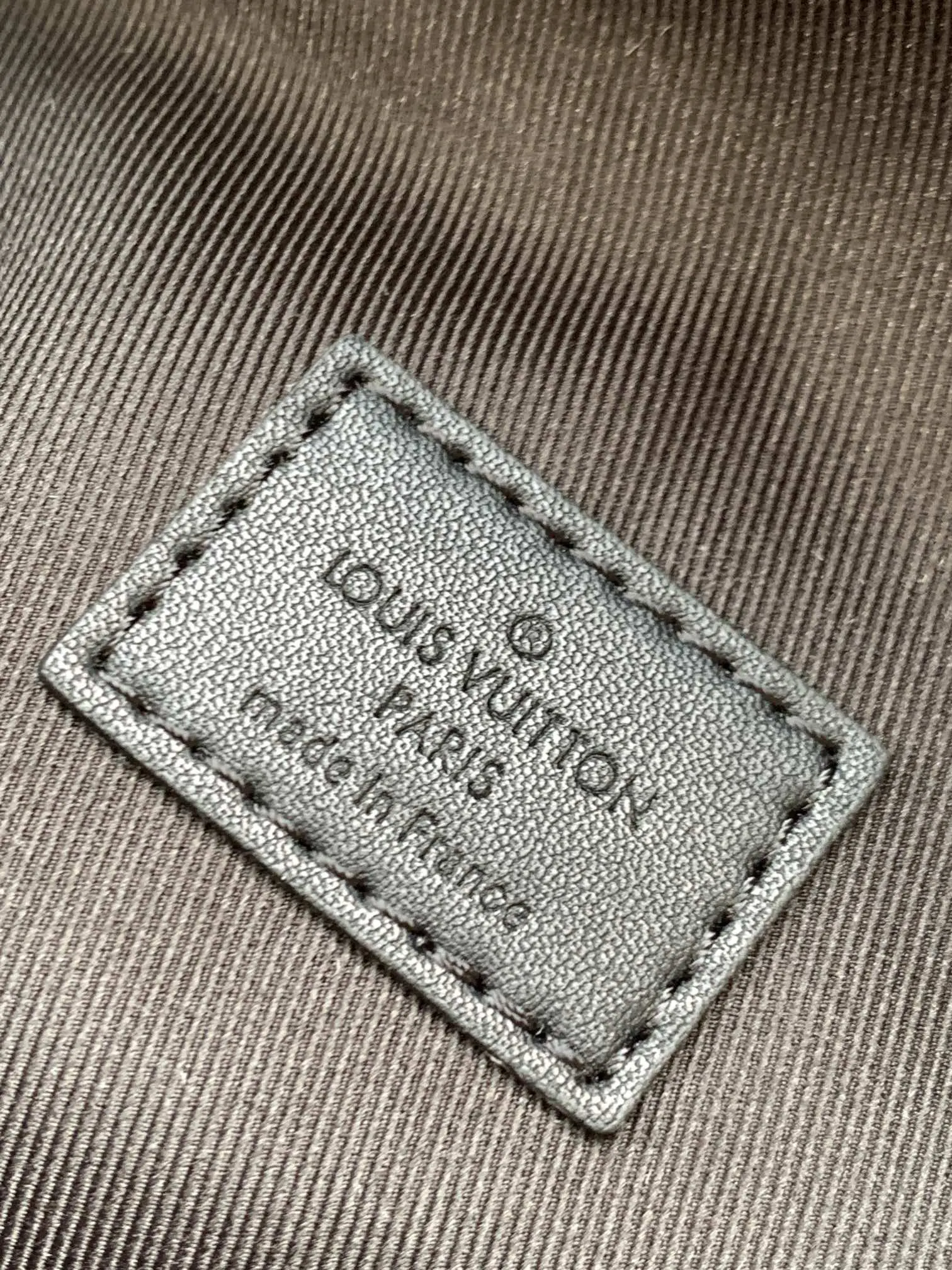 LV Discovery 經典老花 腰包 休閒胸包款(數字9) LV Discovery 經典老花 腰包 休閒胸包款(數字9)