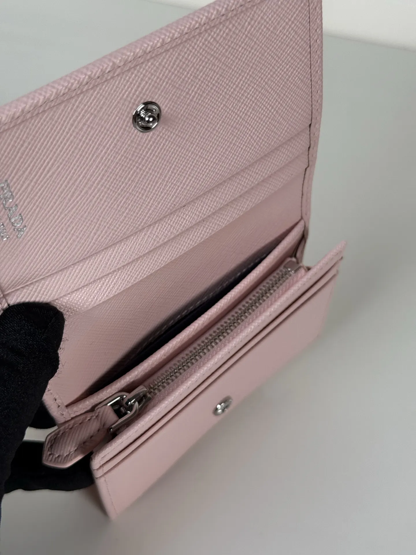 Prada 钱包 实用短夹