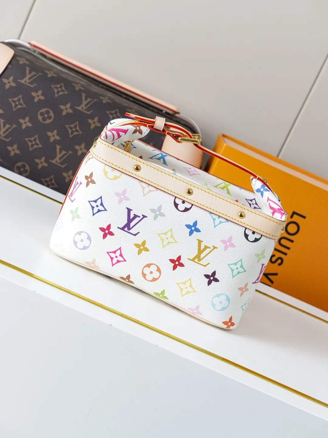LV 牛皮 收纳包 旅行收纳款