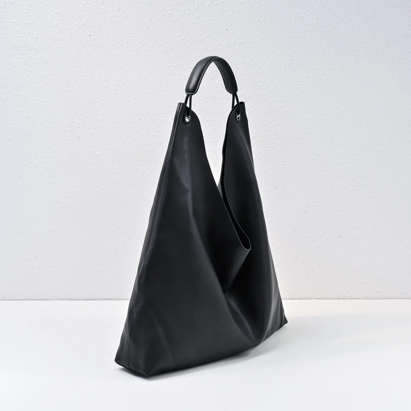 黑色 The Row bindle bag 单肩包 轻 日常单肩背款