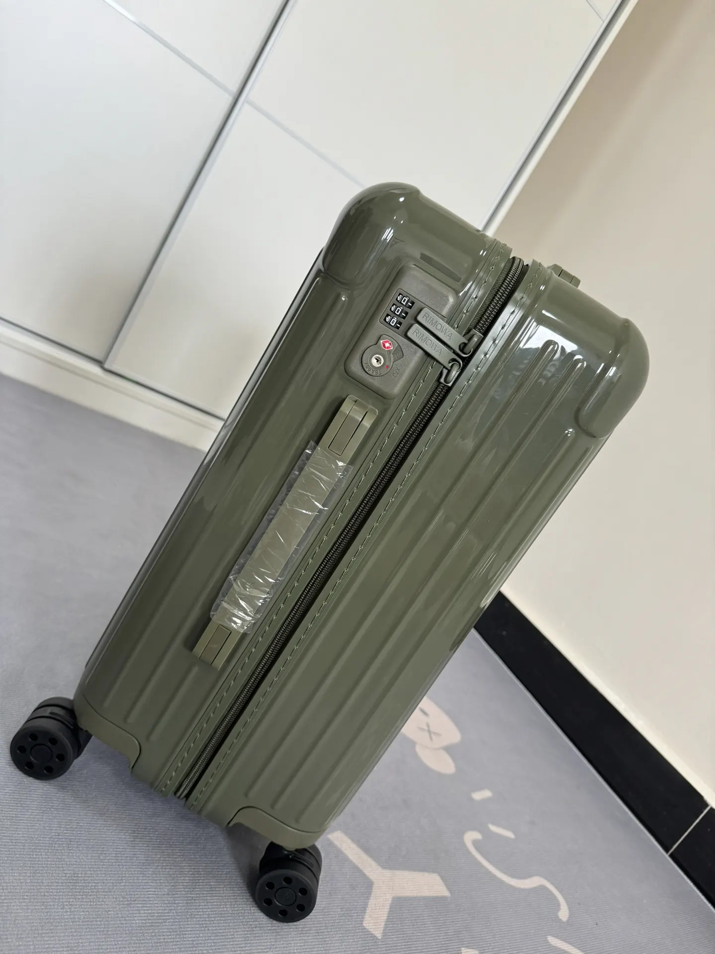 黑色 白色 日默瓦rimowa拉杆箱行李箱登机箱旅行箱方胖子運動 旅行拉杆款 輕便出行款