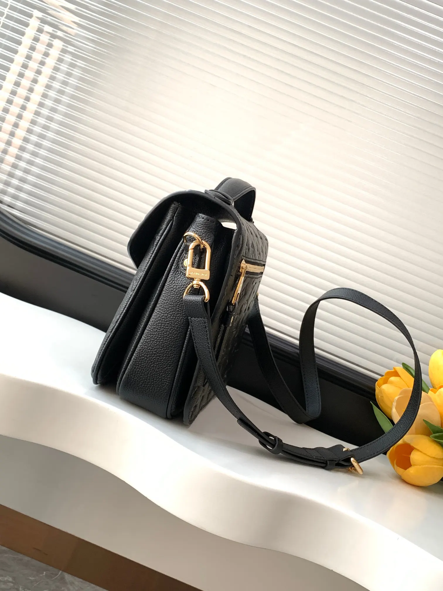 LV Pochette 黑棕配色 雙肩包(數字2) LV Pochette 黑棕配色 雙肩包(數字2)