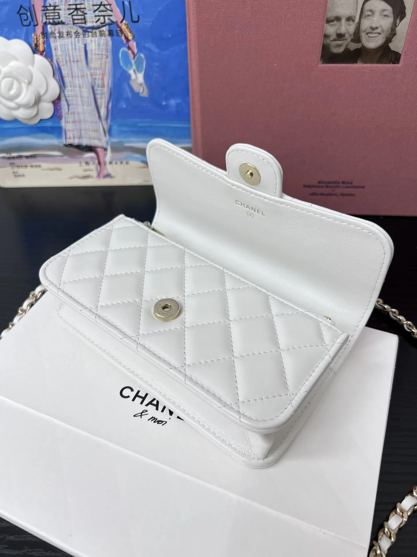 CHANEL 浅粉色荔枝纹牛皮翻盖链条包 小号款