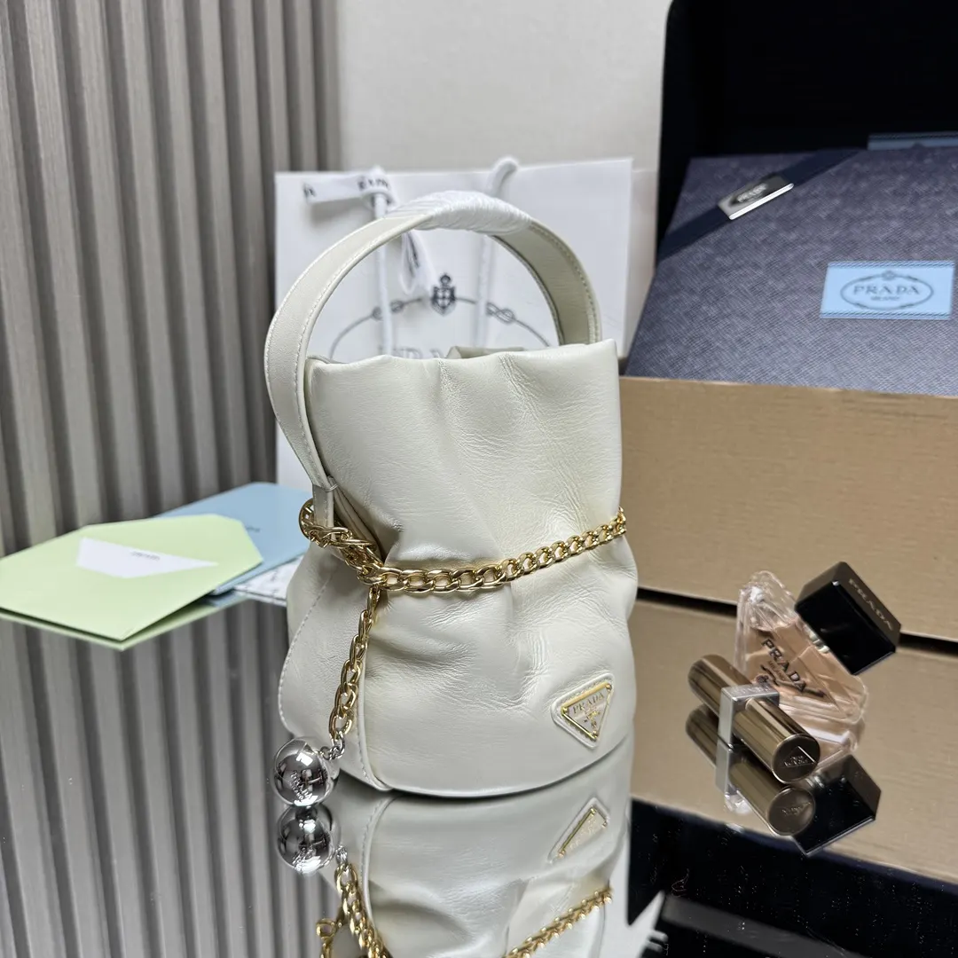 羊皮 走秀款 发财小水桶 发财小水桶采用进 水桶包 休闲水桶款