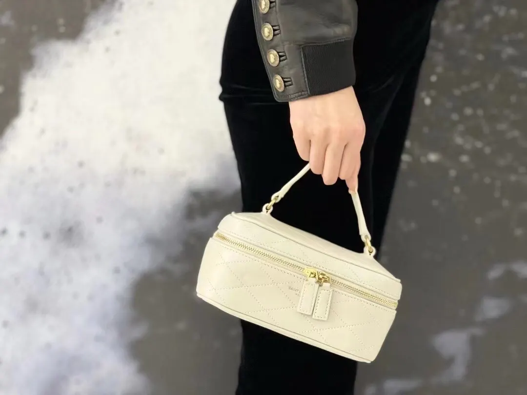 YSL 白色 系列 白色上身效果图 系列 化妆包 便携收纳款