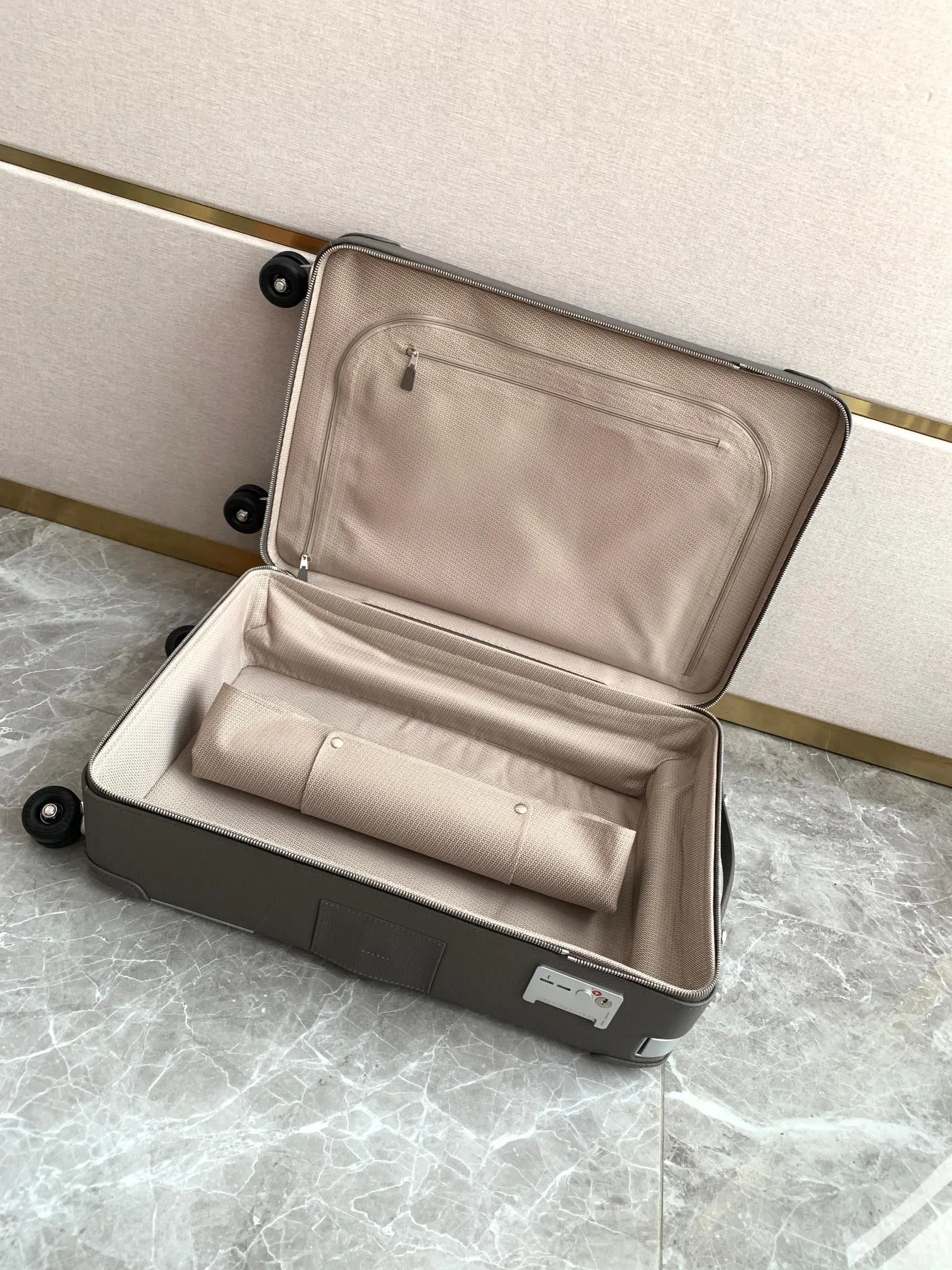 好物分享 RMS行李箱 订制款决定的小 旅行拉杆款 輕便出行款
