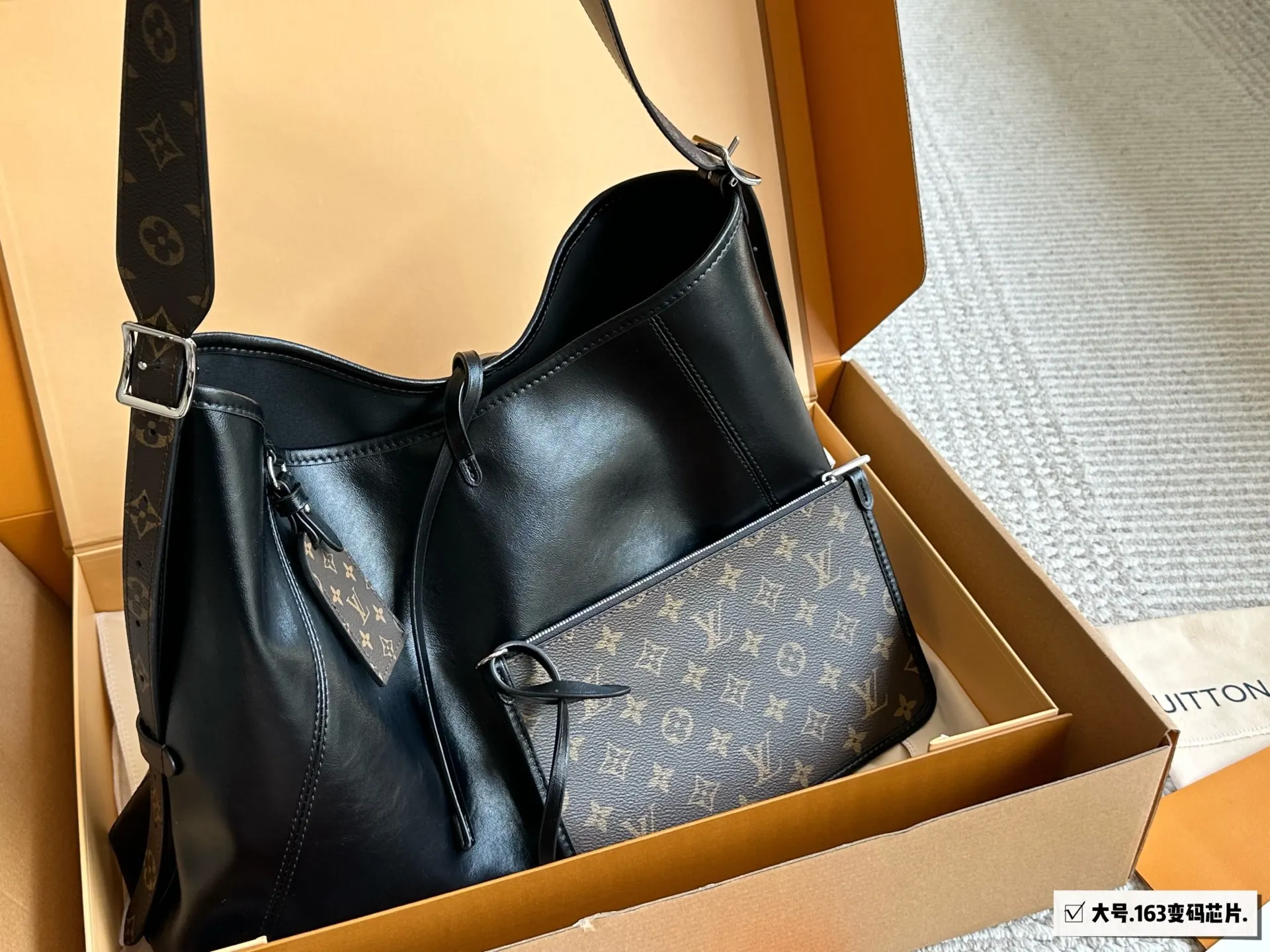 CarryAll 羊皮 斜背包 輕便斜挎款