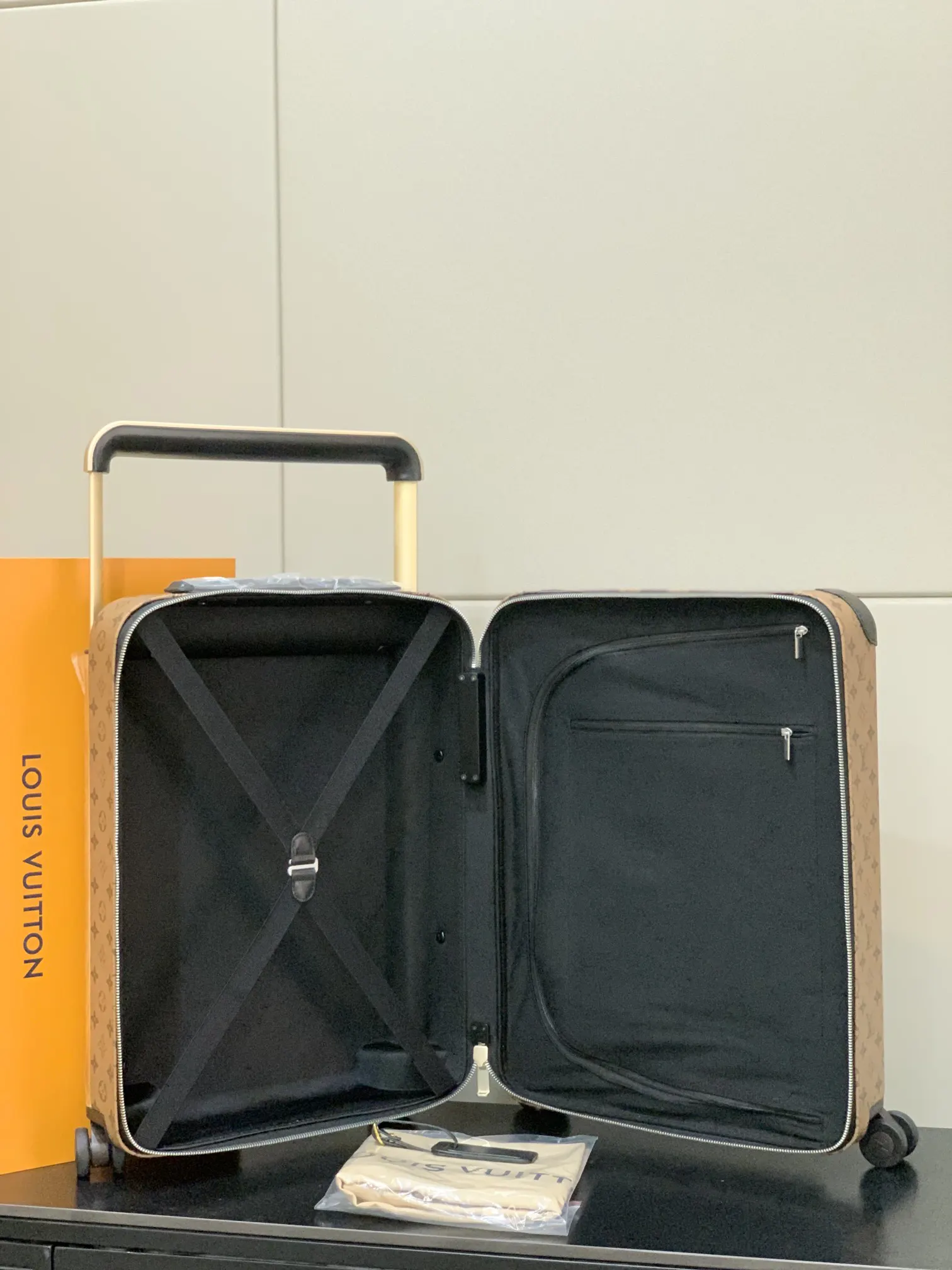 灰色 銀色 拉杆真皮包裹 行李箱 旅行拉杆款 輕便出行款