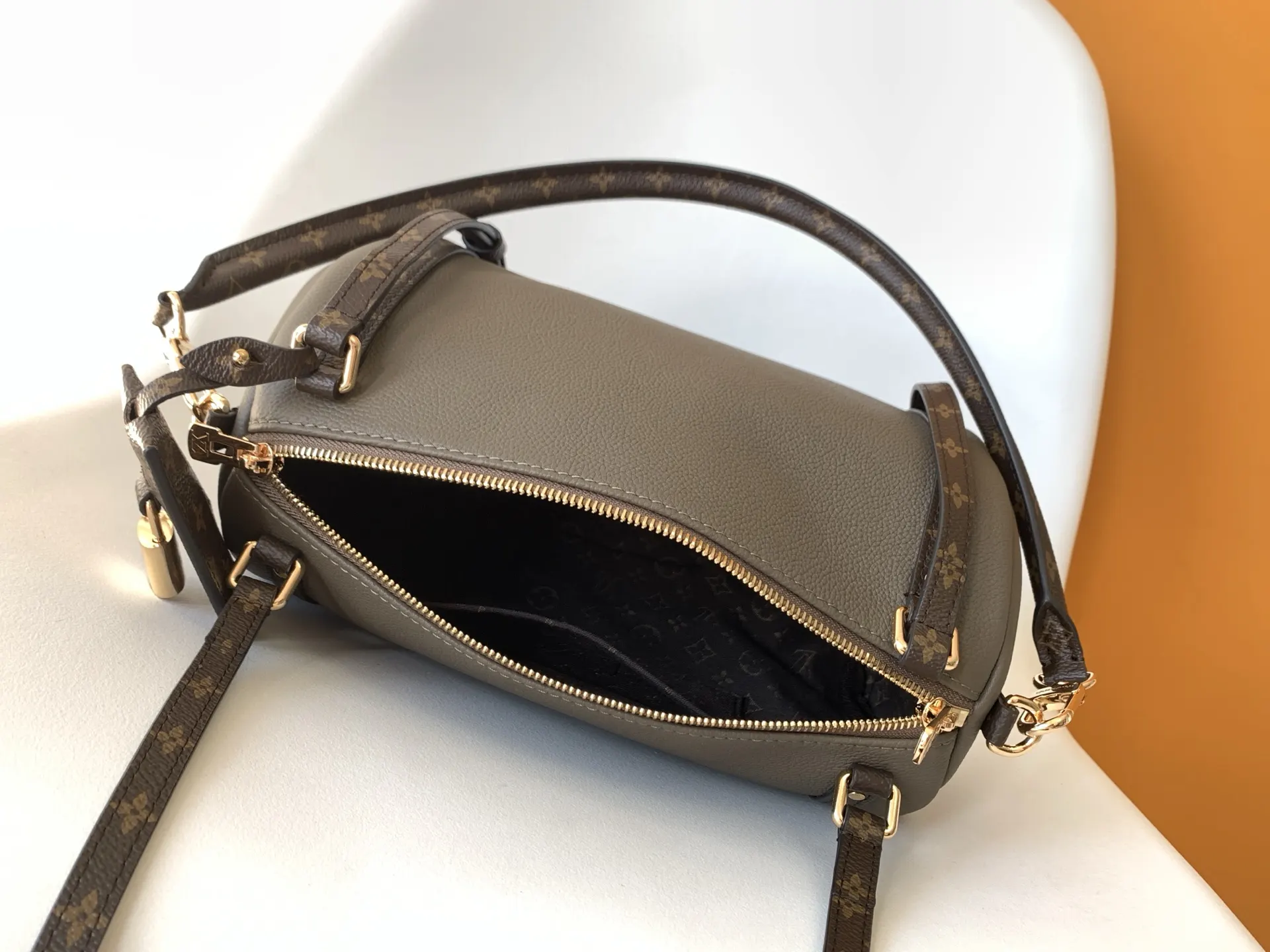 Louis Vuitton Black Gray Fashion Item Travel Leather Image 9 Louis Vuitton Black Gray Fashion Item Travel Leather Image 9