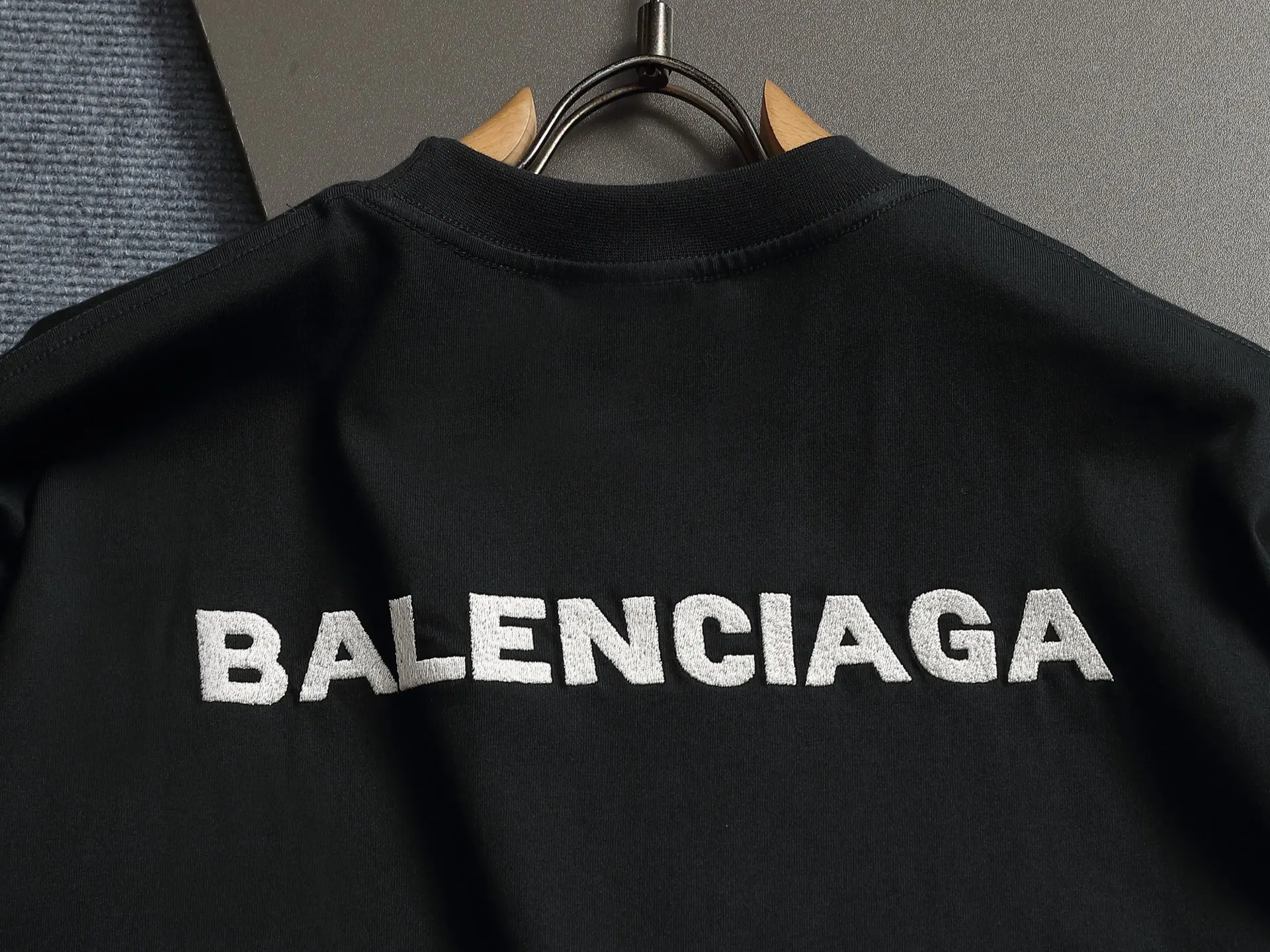Balenciaga 黑色 Logo 短袖T恤(數字9) Balenciaga 黑色 Logo 短袖T恤(數字9)