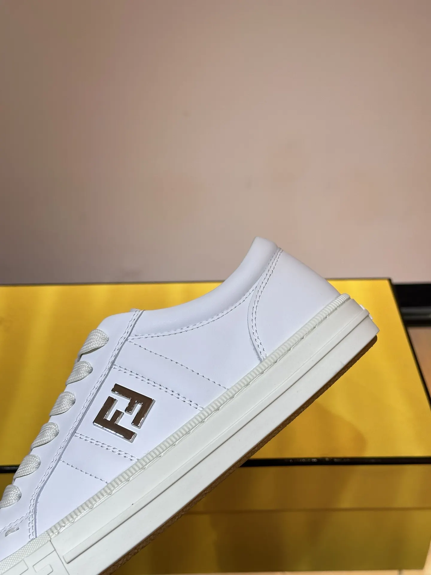 Fendi 運動鞋 休閒百搭款(數字7) Fendi 運動鞋 休閒百搭款(數字7)