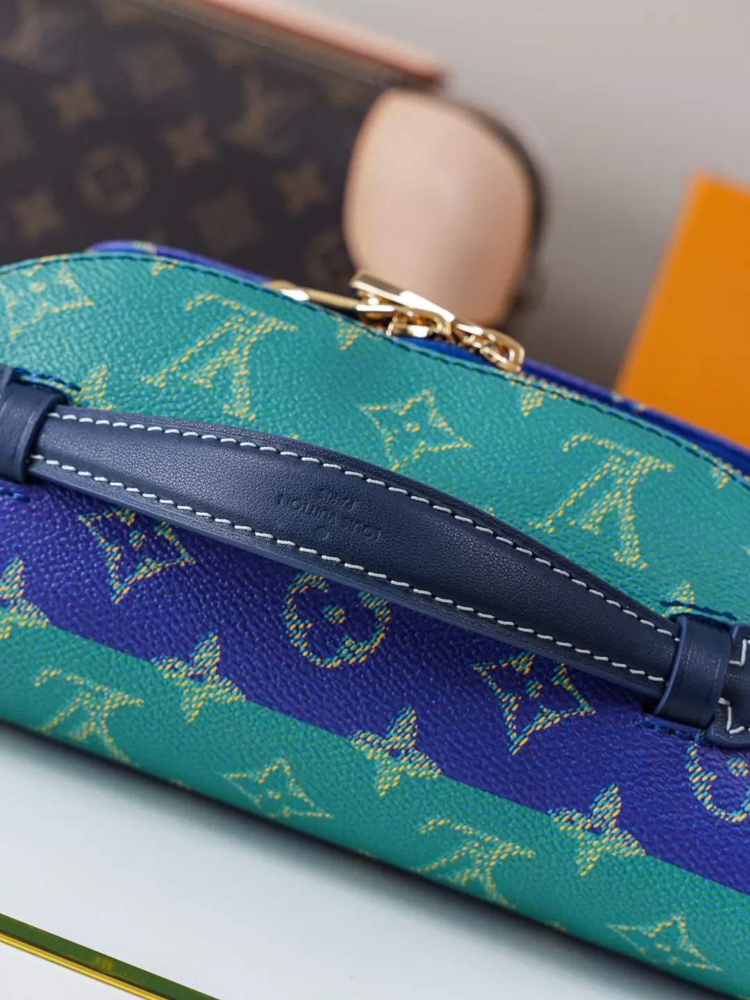 Louis Vuitton Belt Bag Casual Leather