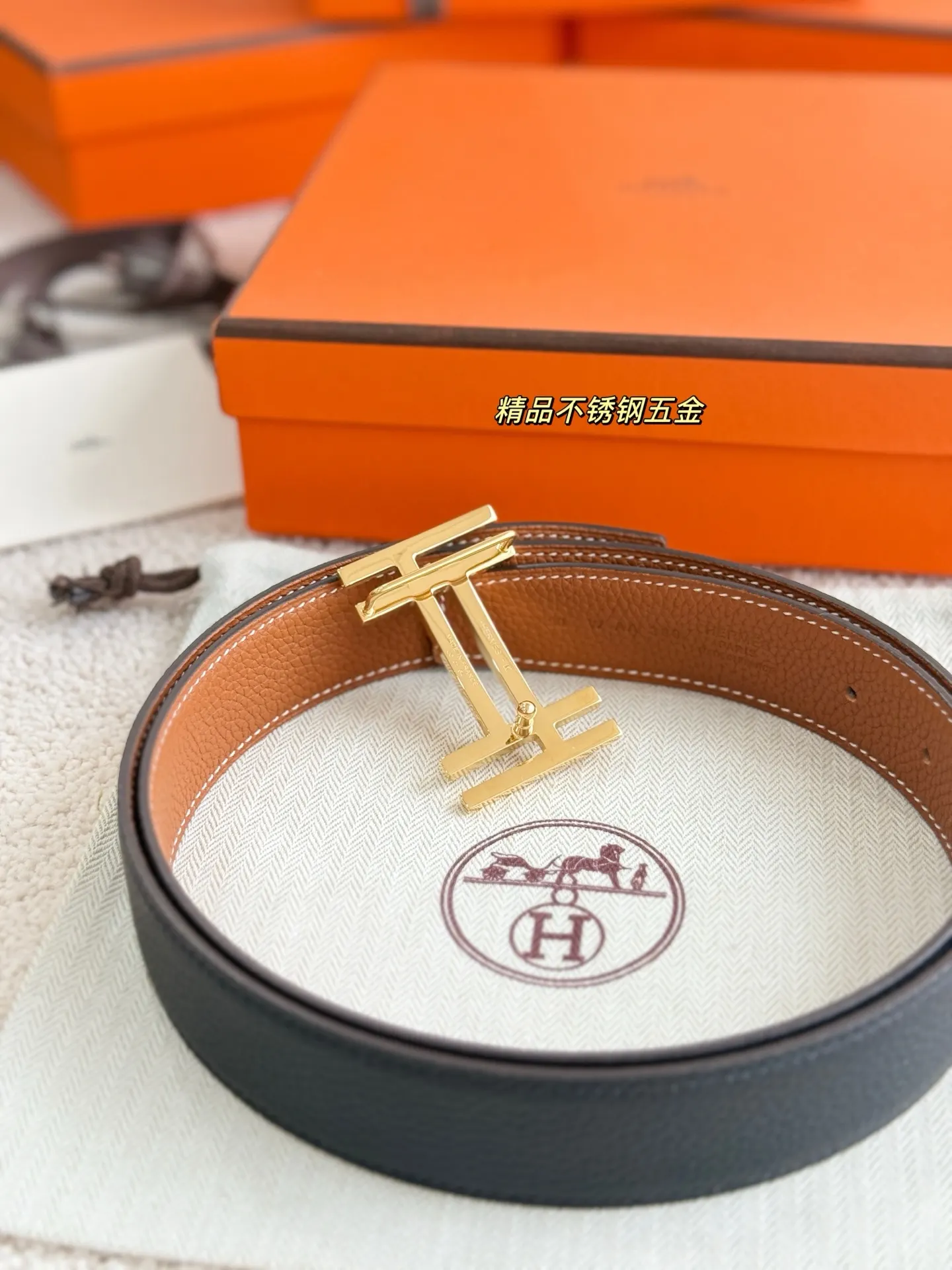 Hermès Togo牛皮 腰帶 精致配飾(數字4) Hermès Togo牛皮 腰帶 精致配飾(數字4)