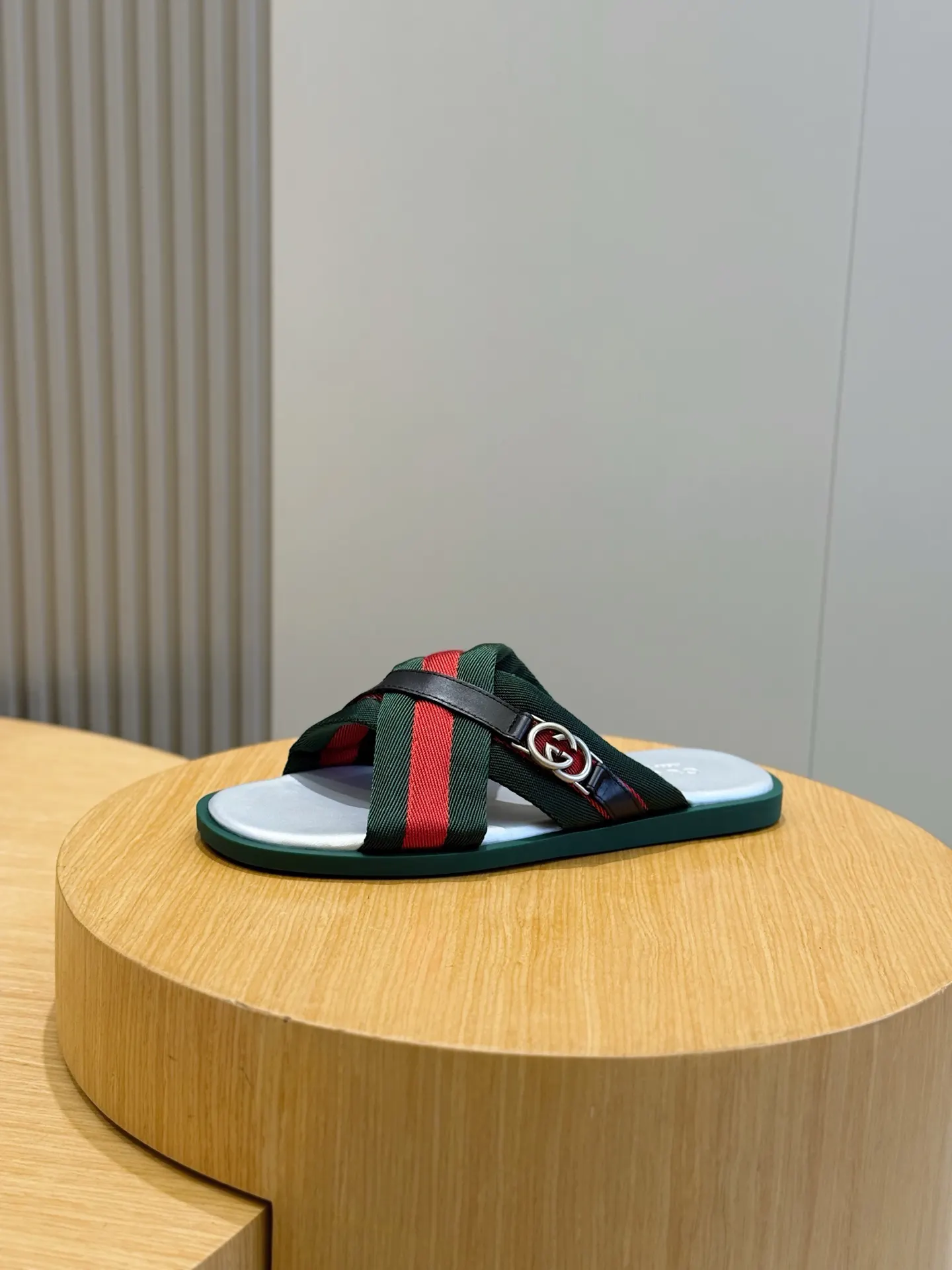 Gucci Web织带交叉带拖鞋 黑色红绿白底