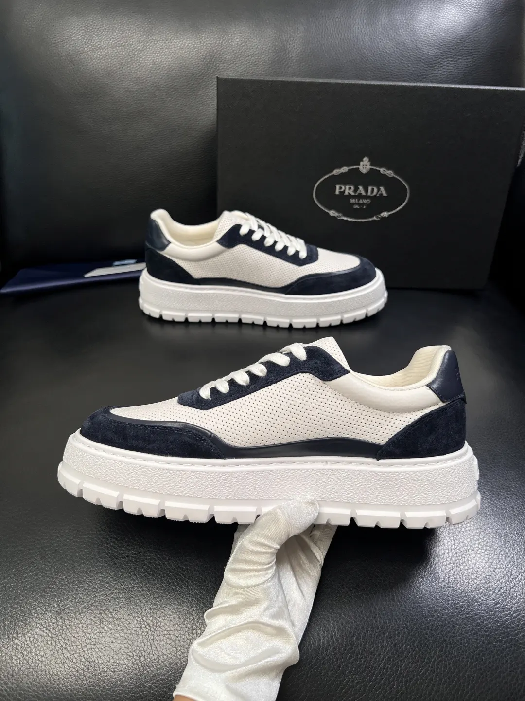 Prada 牛皮 休闲鞋 舒适