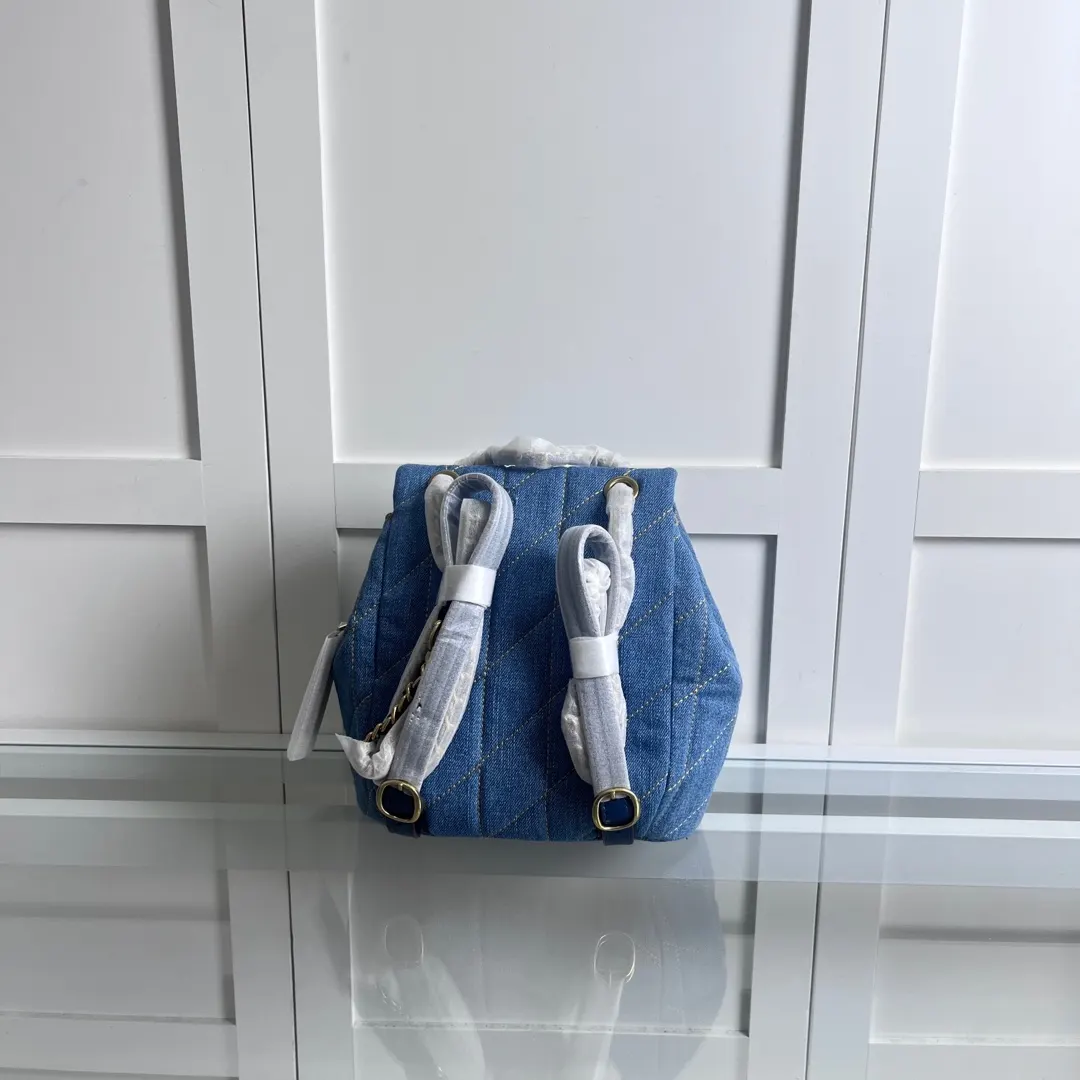 Coach 女士菱格纹绗缝TABBY雙肩包背包大容 实用雙肩款