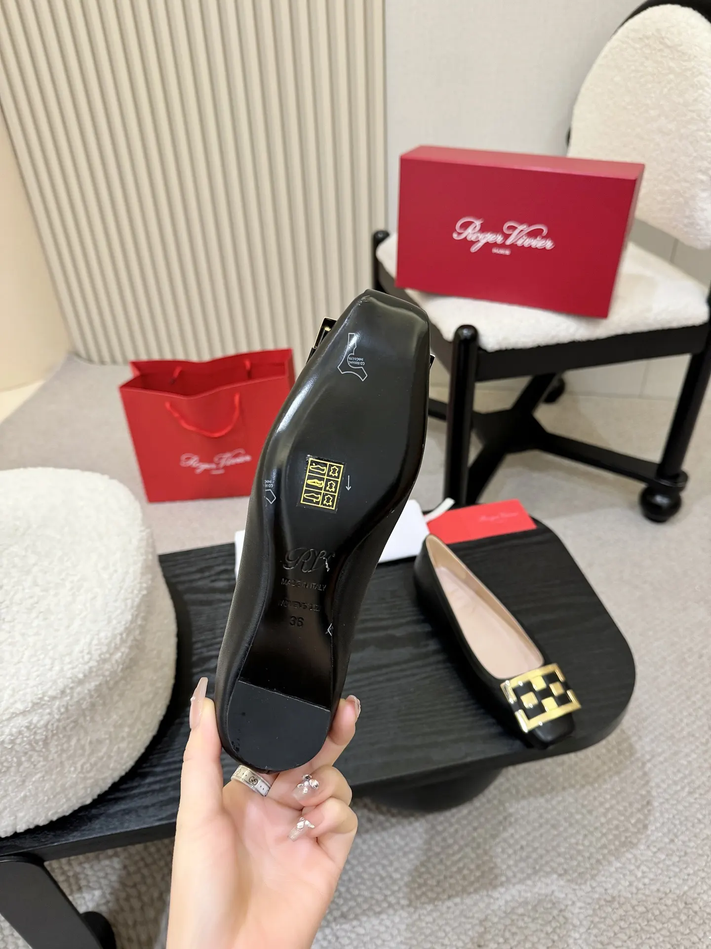 Roger Vivier 運動鞋 休閒百搭款(數字5) Roger Vivier 運動鞋 休閒百搭款(數字5)