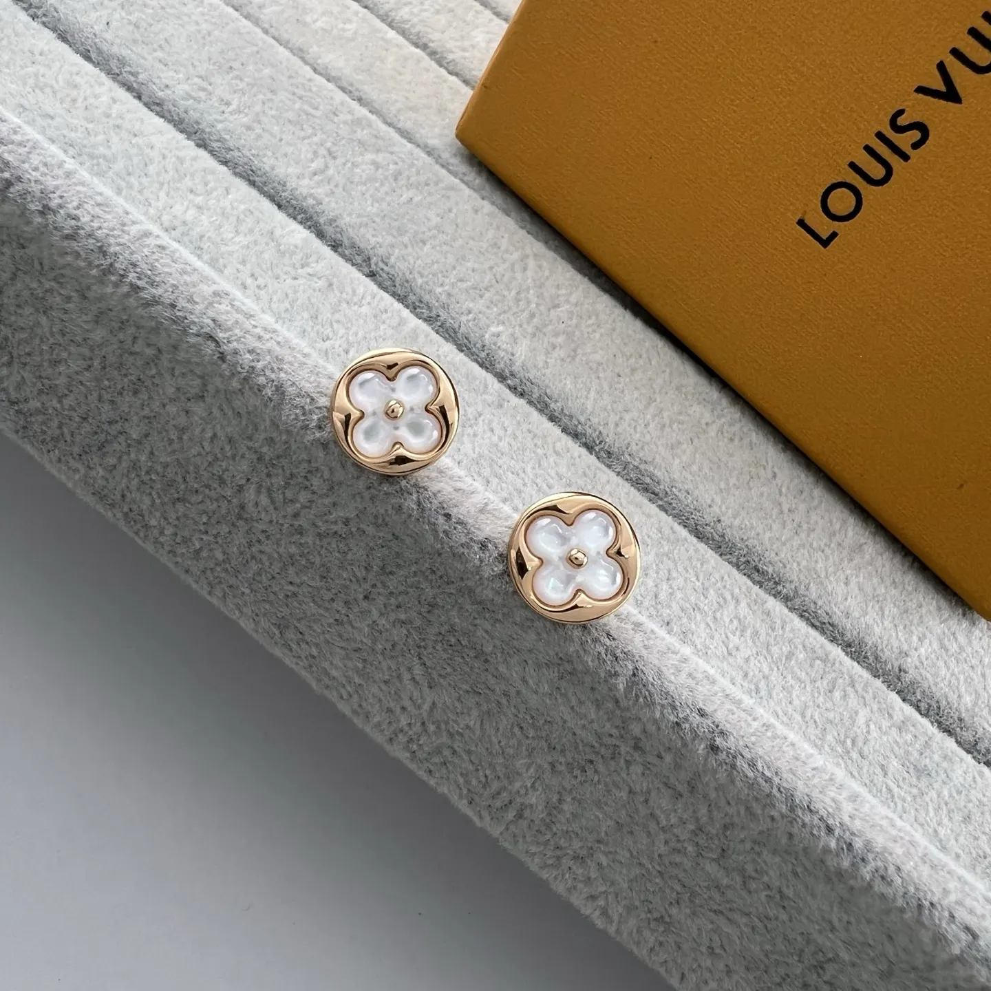 Louis Vuitton Fashion Item