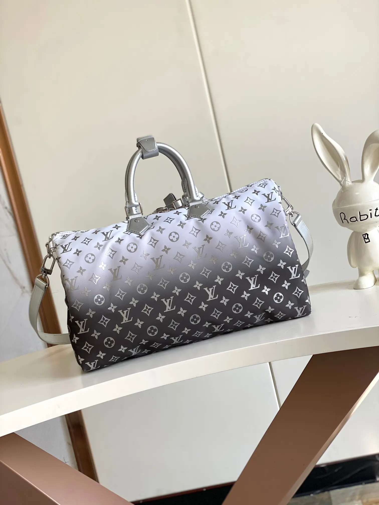 Louis Vuitton 银色 Monogram 单肩包
