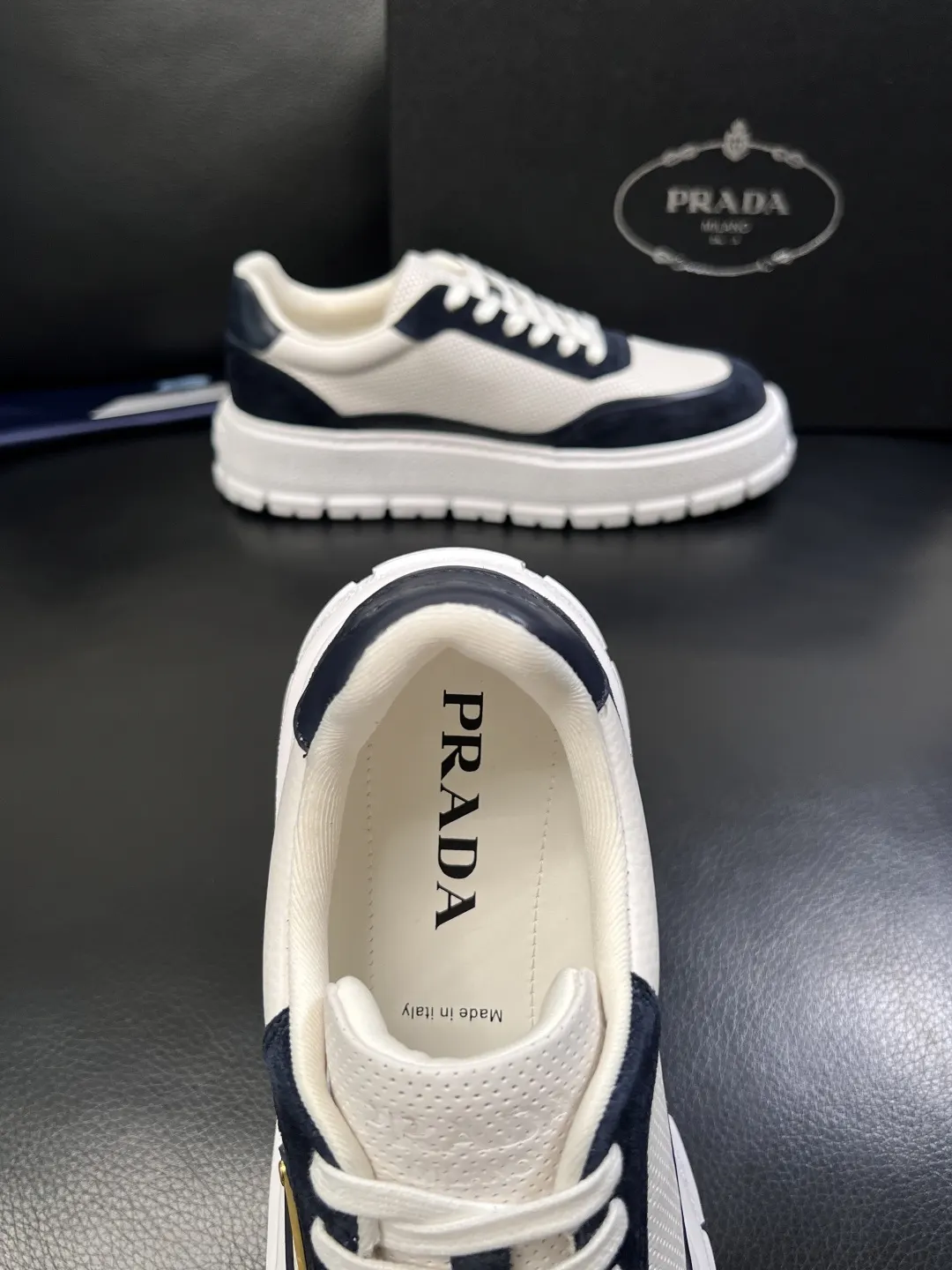 Prada 牛皮 休闲鞋 舒适