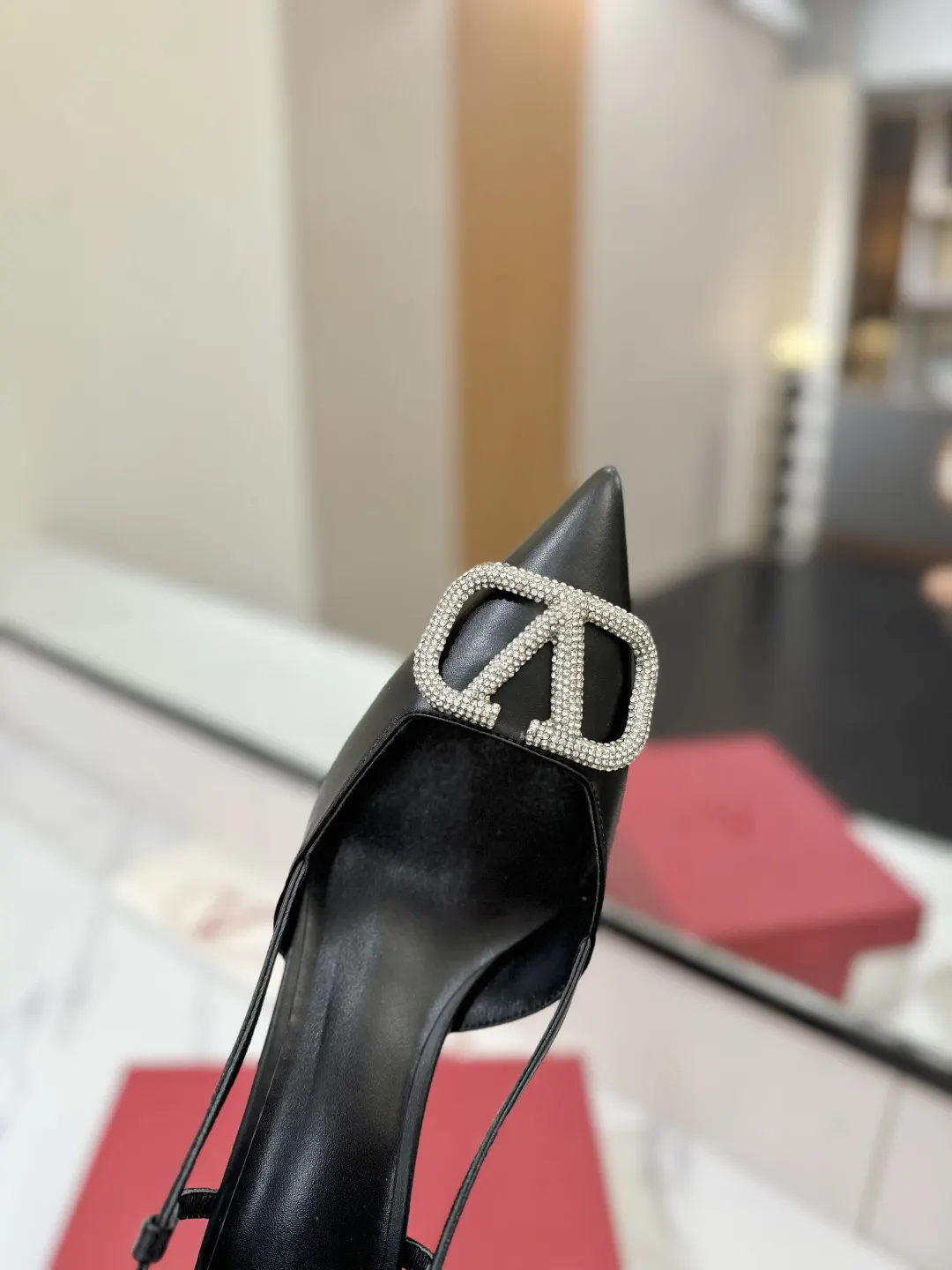 Valentino 金色 拖鞋 轻便舒適款