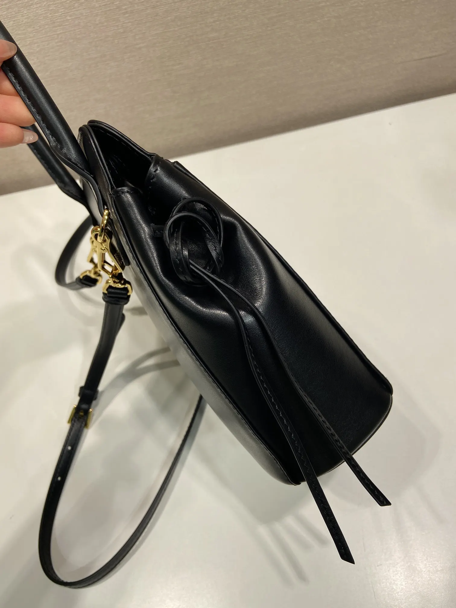PRADA 1BA496 牛皮 手提包 日常通勤款