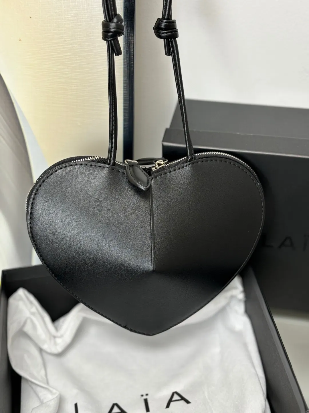 Alaia 爱心钉钉款 柳丁 立 腋下包 復古腋下背款