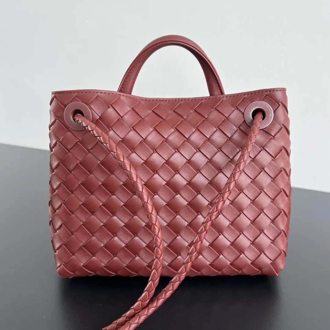 Bottega Veneta 金色 羊皮 斜背包 輕便斜挎款