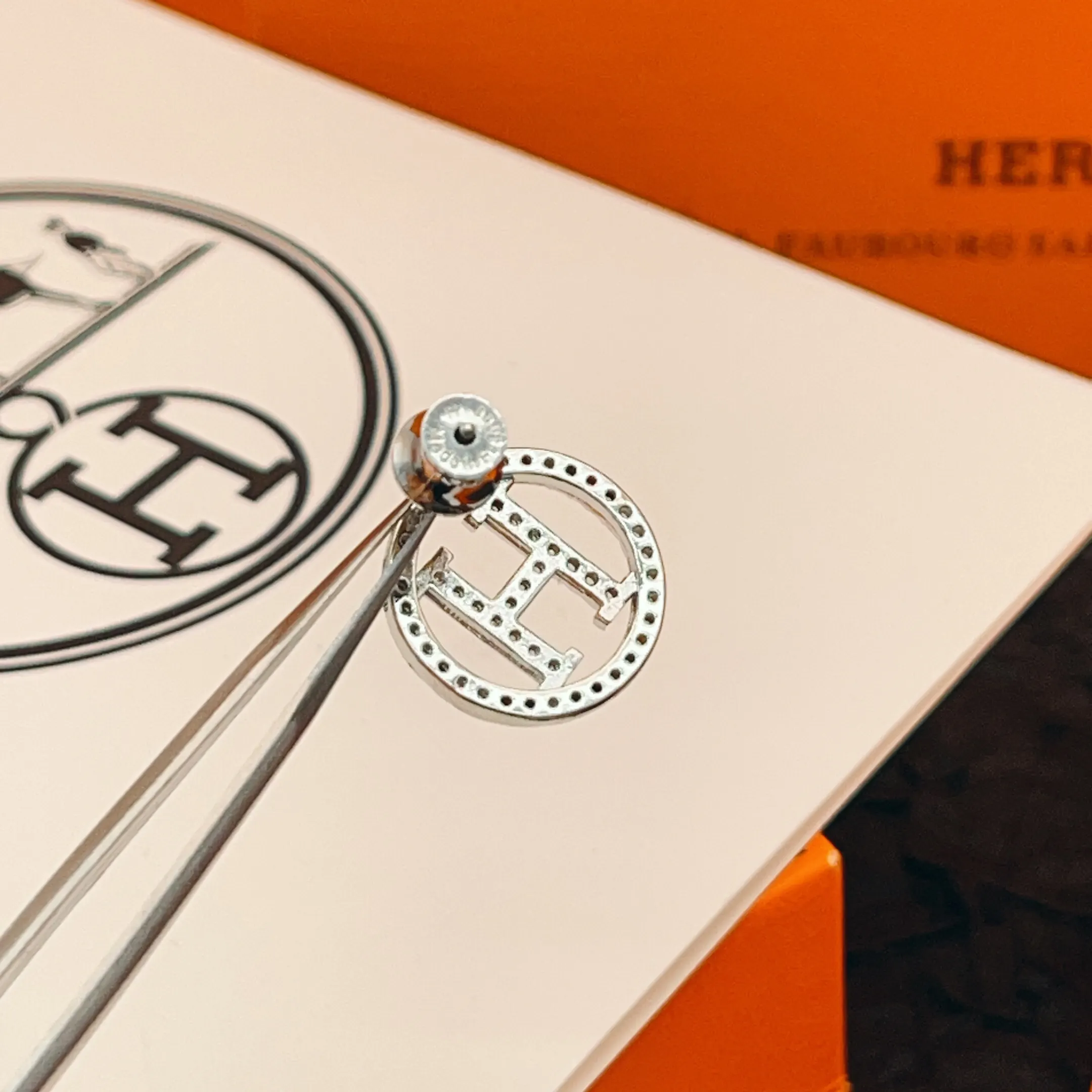 Hermès 銀色 配飾 精致配飾 耳飾(數字8) Hermès 銀色 配飾 精致配飾 耳飾(數字8)