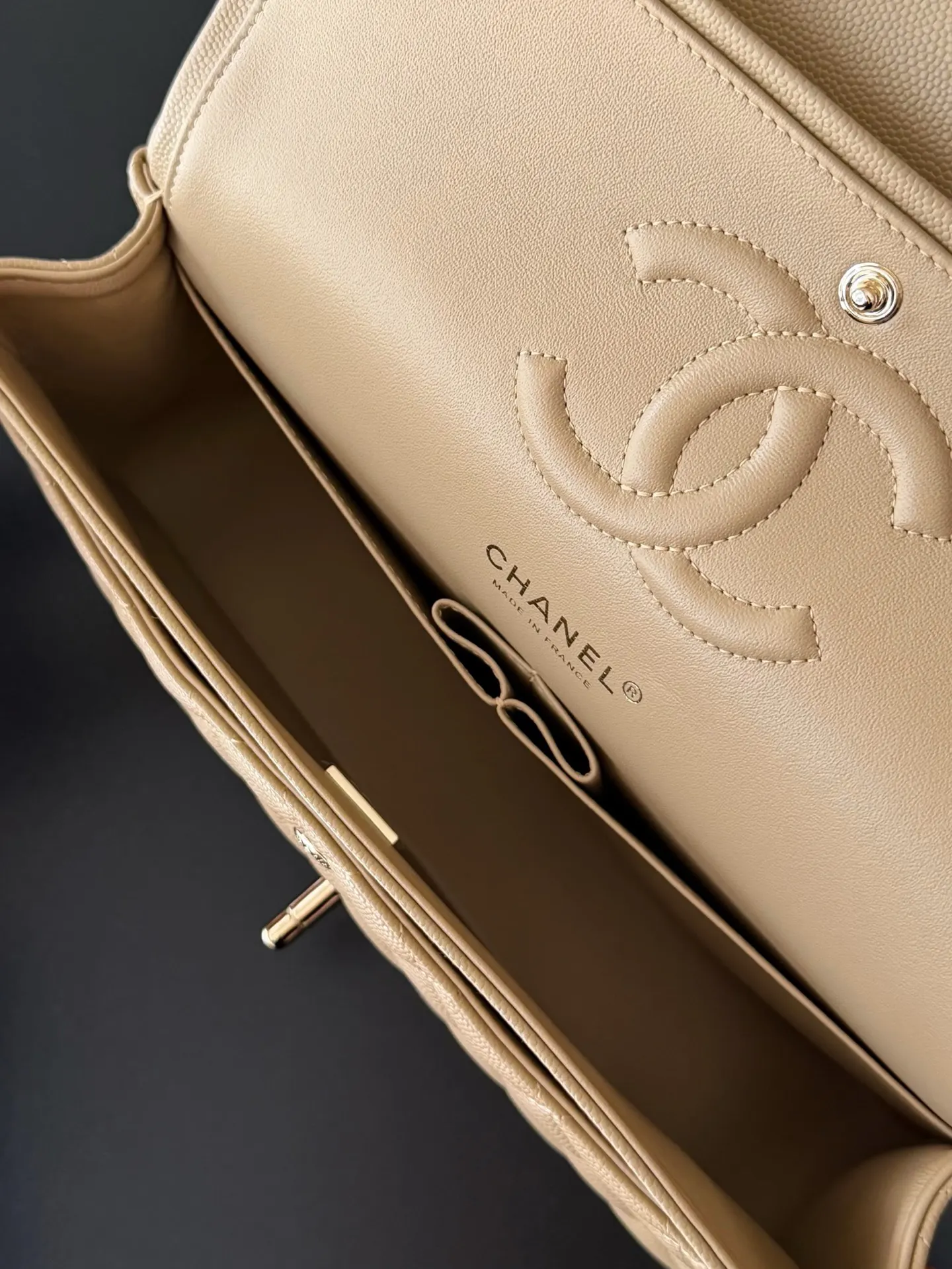 Chanel 银灰粗花呢翻盖链条包 金扣