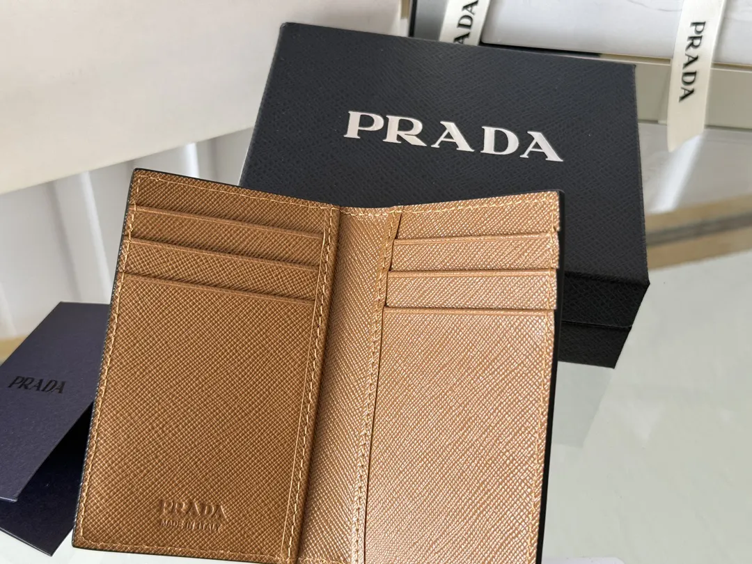 Prada 十字纹牛皮 錢包 实用卡夹