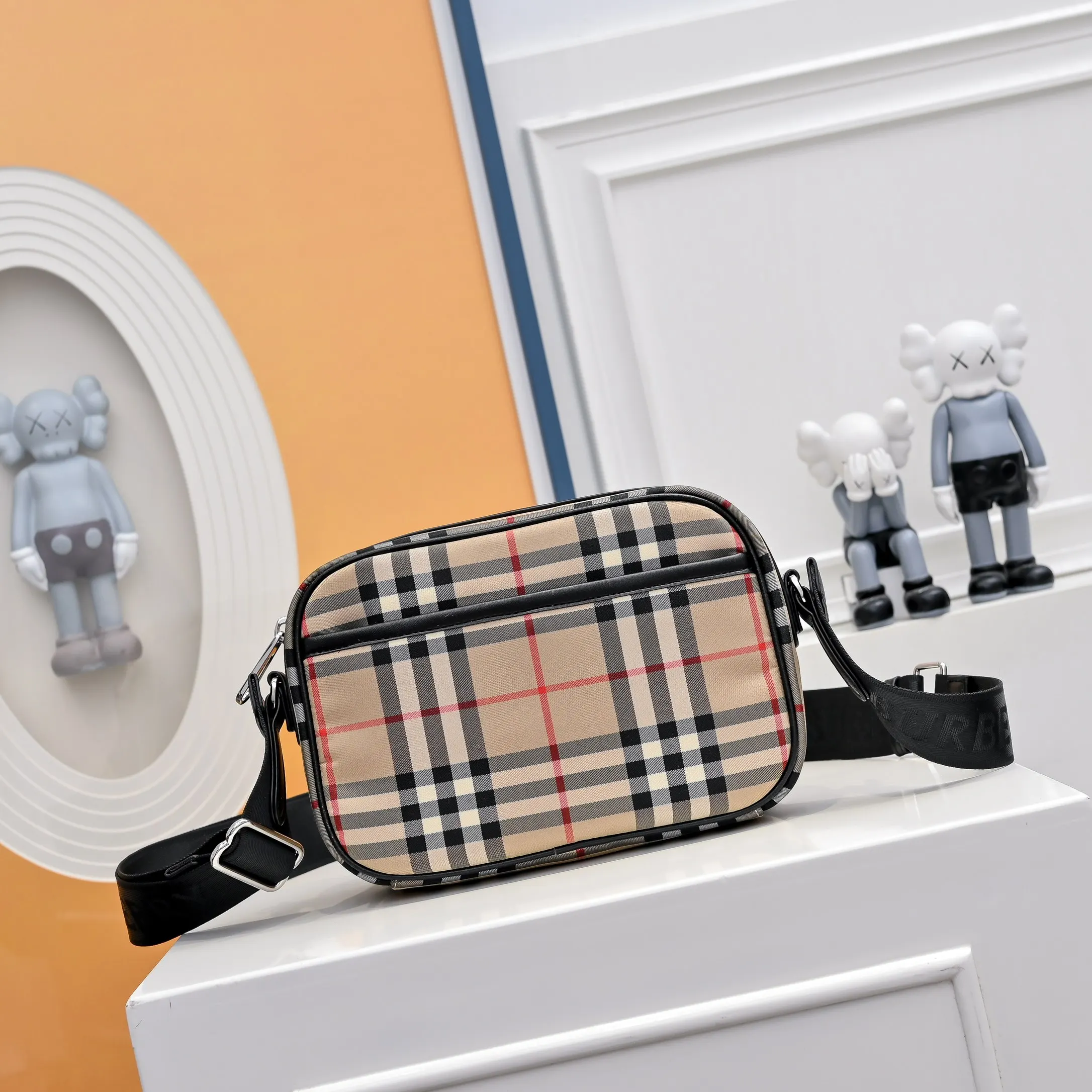 Burberry 帆布 巴宝莉男士單肩 經典男士 完美 采用进口 面料 單肩包 日常單肩背款