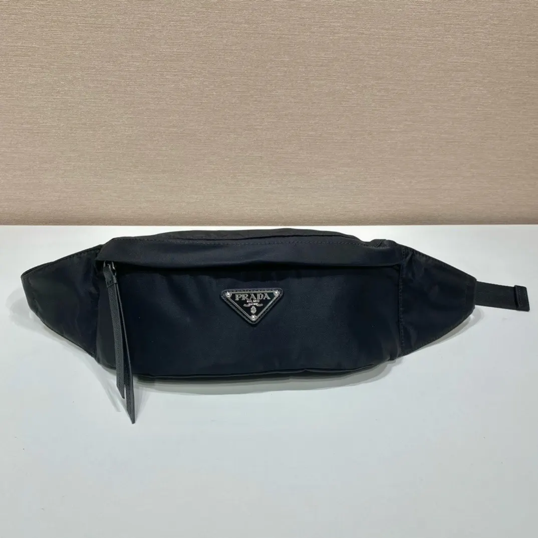 尼龍 又可当腰包和胸包 休閒腰包款