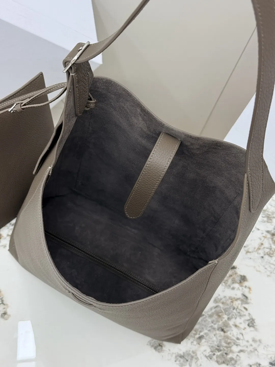 Tote Bag Leather Image 9 Tote Bag Leather Image 9