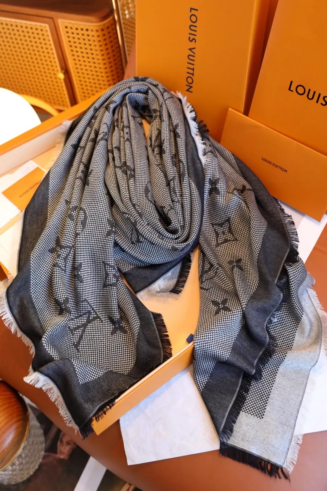 LV Mo披肩 保暖披肩款