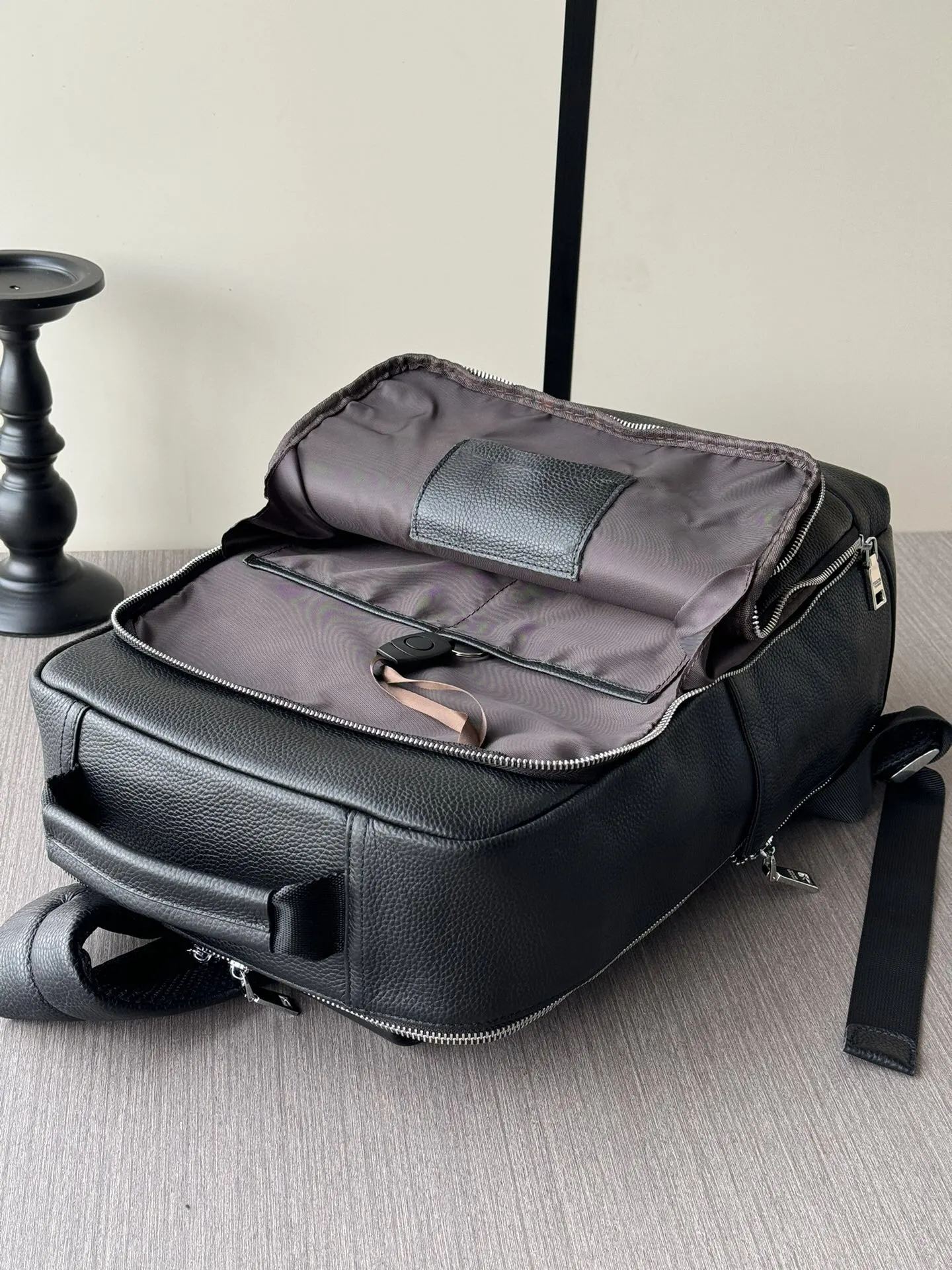 Prada 黑色 小牛皮 行李箱 旅行拉杆款 輕便出行款