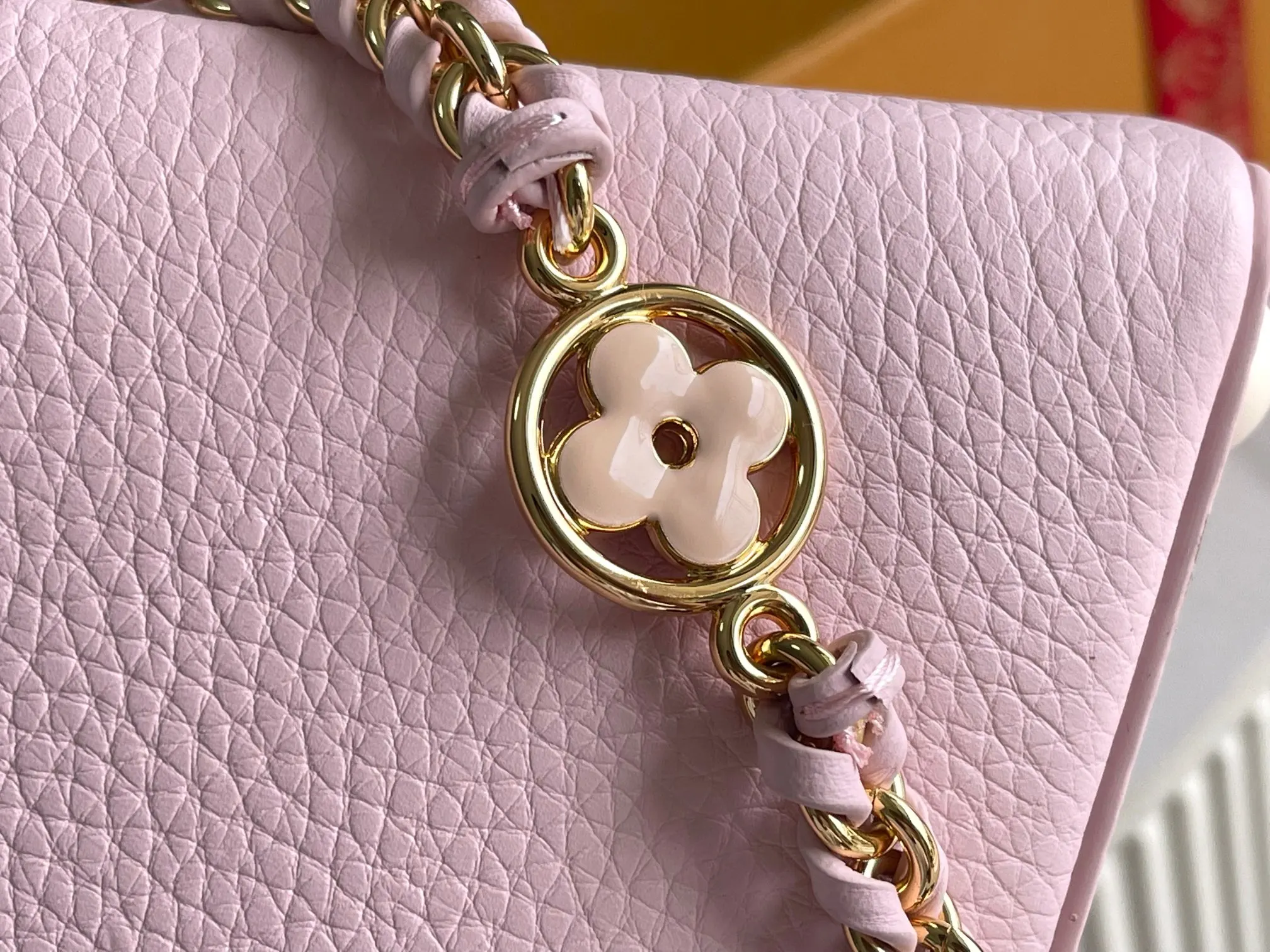 Beige Pink Chain Bag Image 9 Beige Pink Chain Bag Image 9