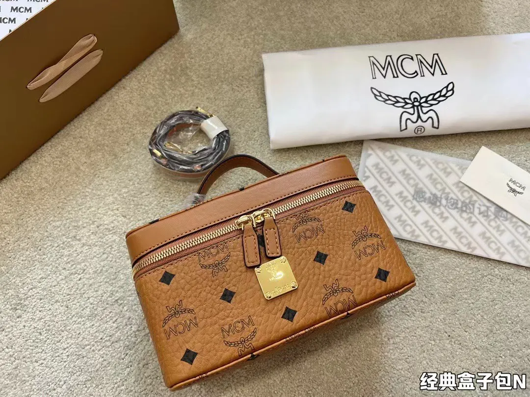 化妆箱小箱子包 本季真是Box手袋的天下 小箱包出了 化妆包 便携收纳款
