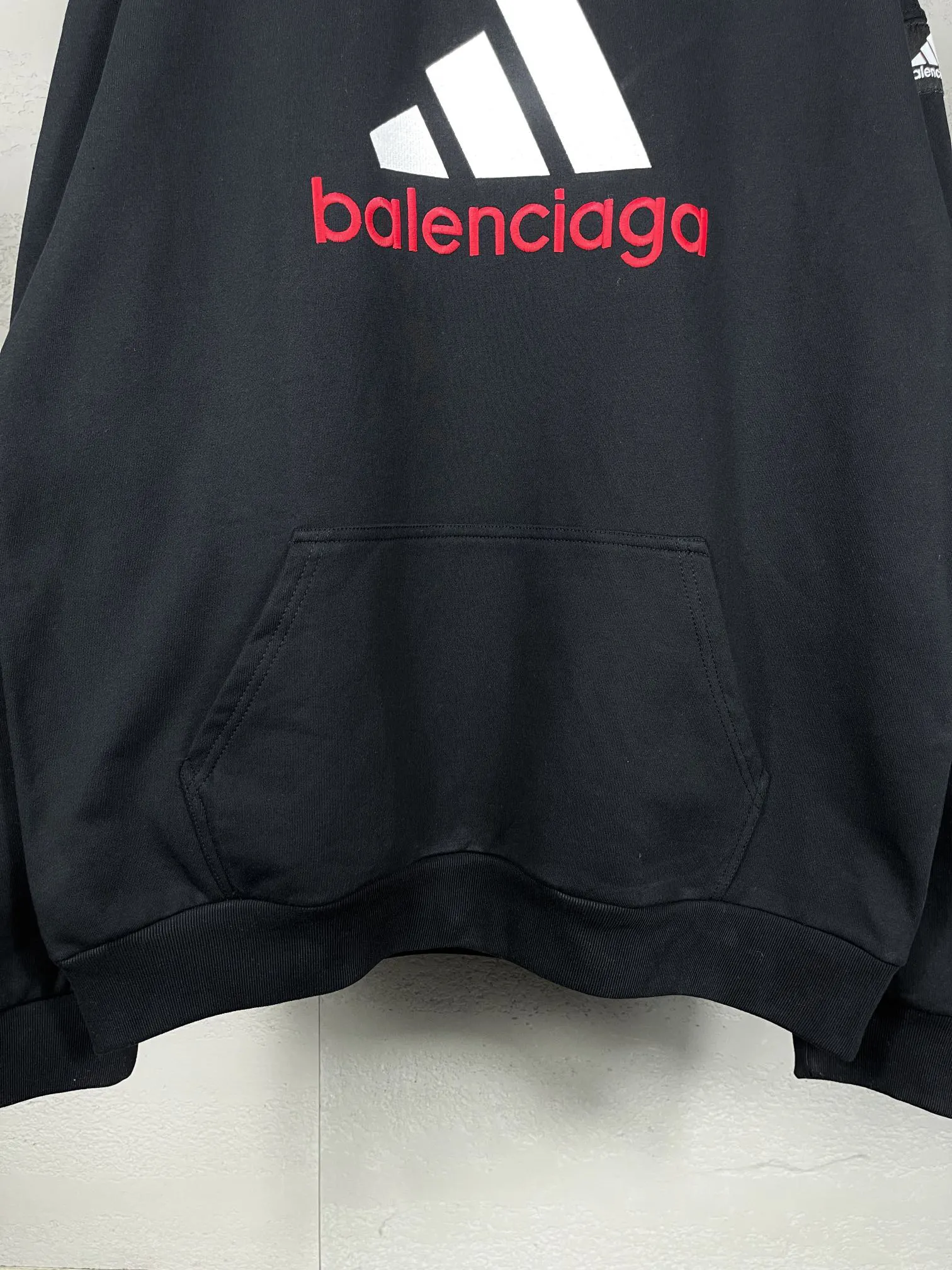 Balenciaga 聯名標識連帽衛衣 黑色(數字8) Balenciaga 聯名標識連帽衛衣 黑色(數字8)