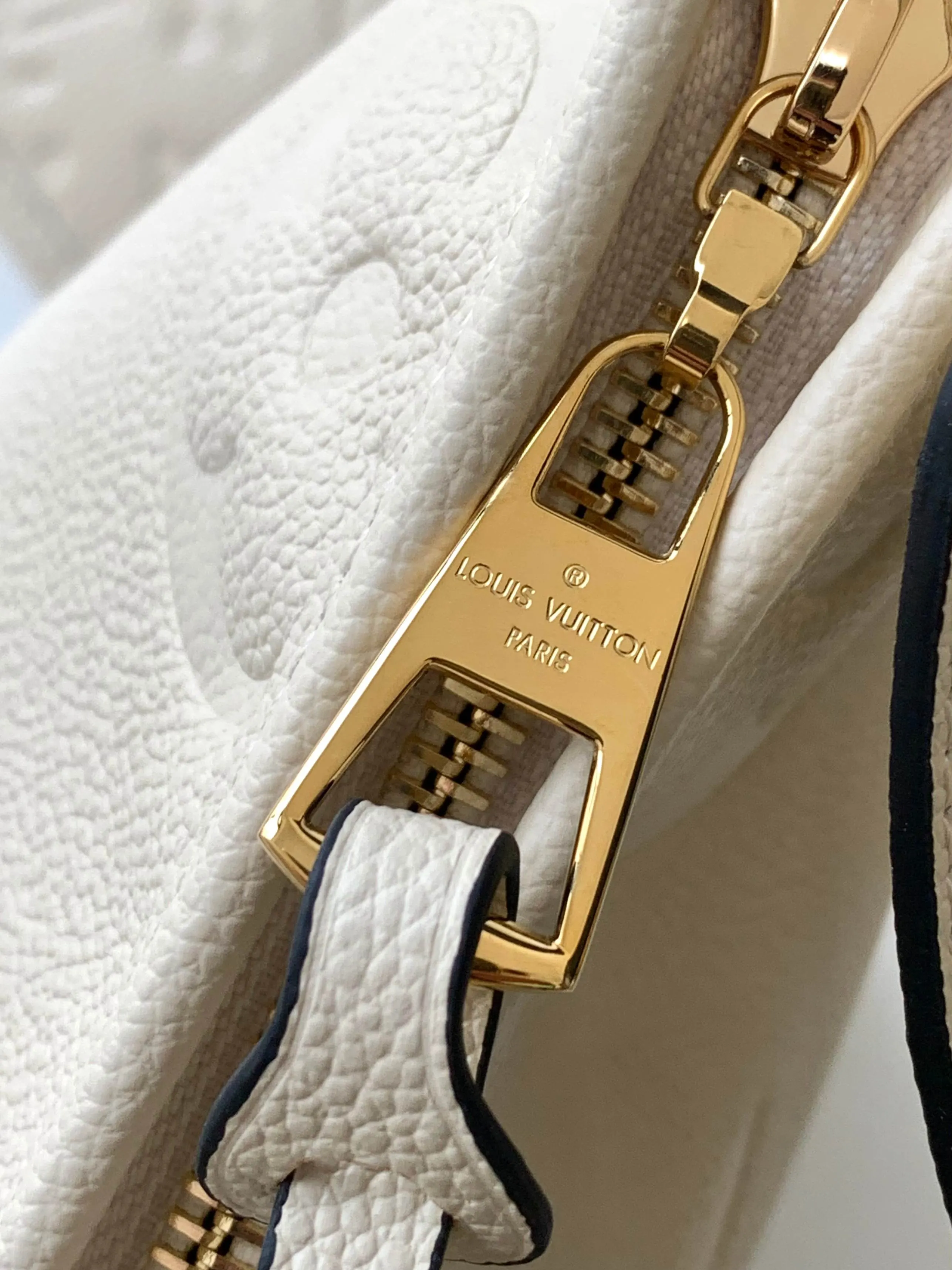 CarryAll 米白 Mo手拿包 精致手拿款