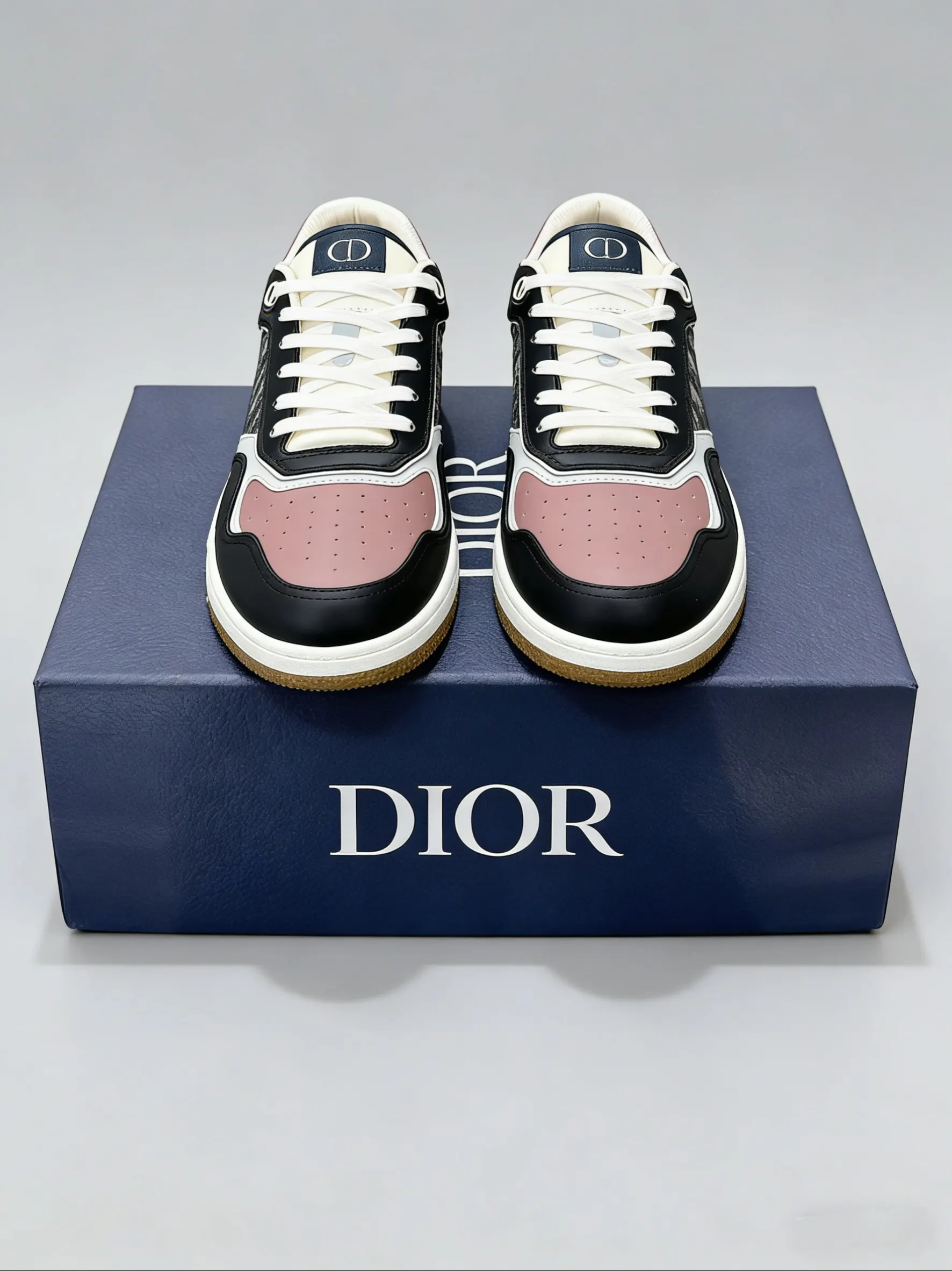 Dior 黑色 运动鞋(數字8) Dior 黑色 运动鞋(數字8)