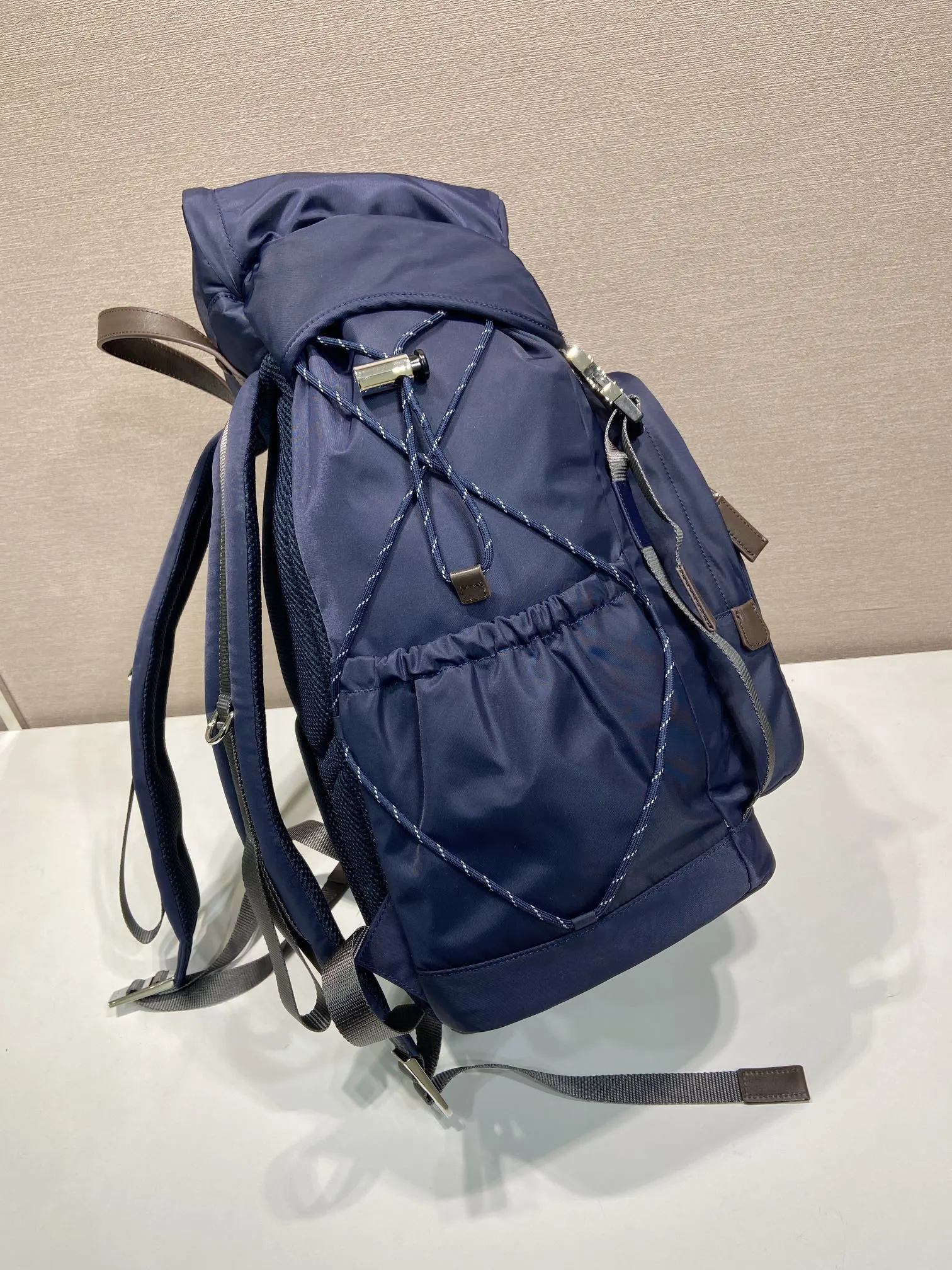 皮革 背包 登山包 灵感源自徒步旅行风格 雙肩包 实用雙肩款