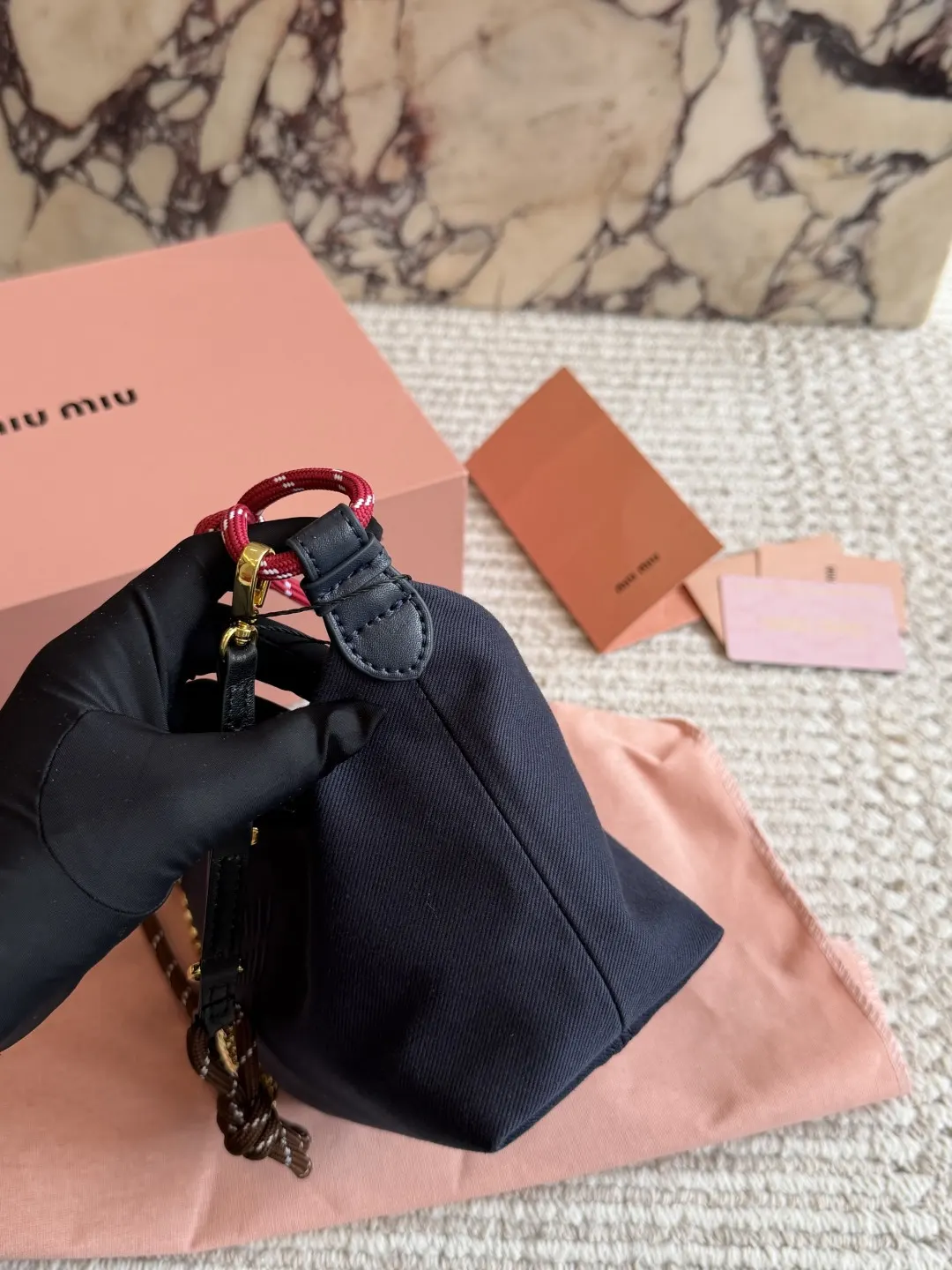 Miu 帆布 miumiu饭盒包 miumiu 这包时髦又能装 饭 手拿包 精致手拿款