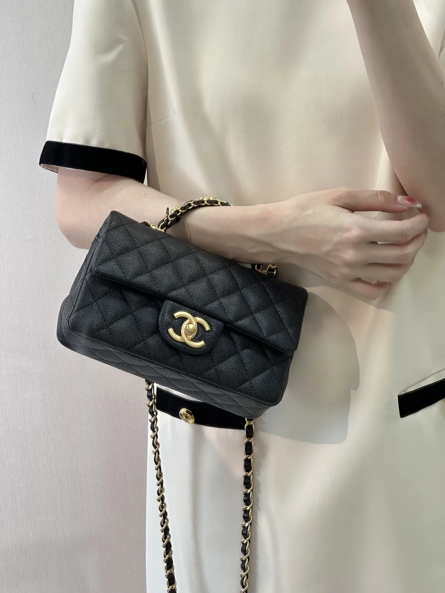 CHANEL 牛皮 华丽霸气又摩登 鏈條包 精致鏈條款(數字6) CHANEL 牛皮 华丽霸气又摩登 鏈條包 精致鏈條款(數字6)