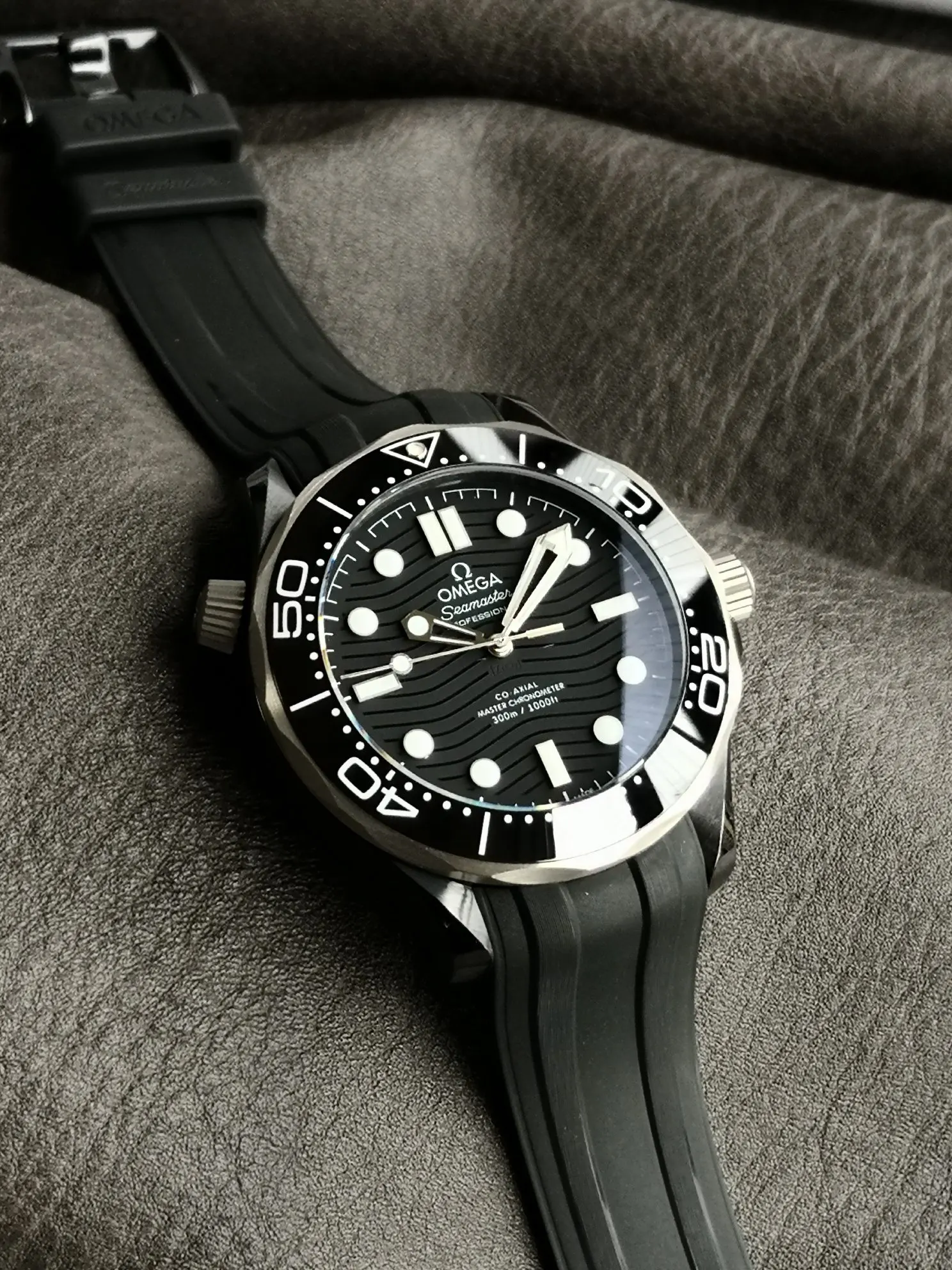 Black White Watch Classic Image 3 Black White Watch Classic Image 3