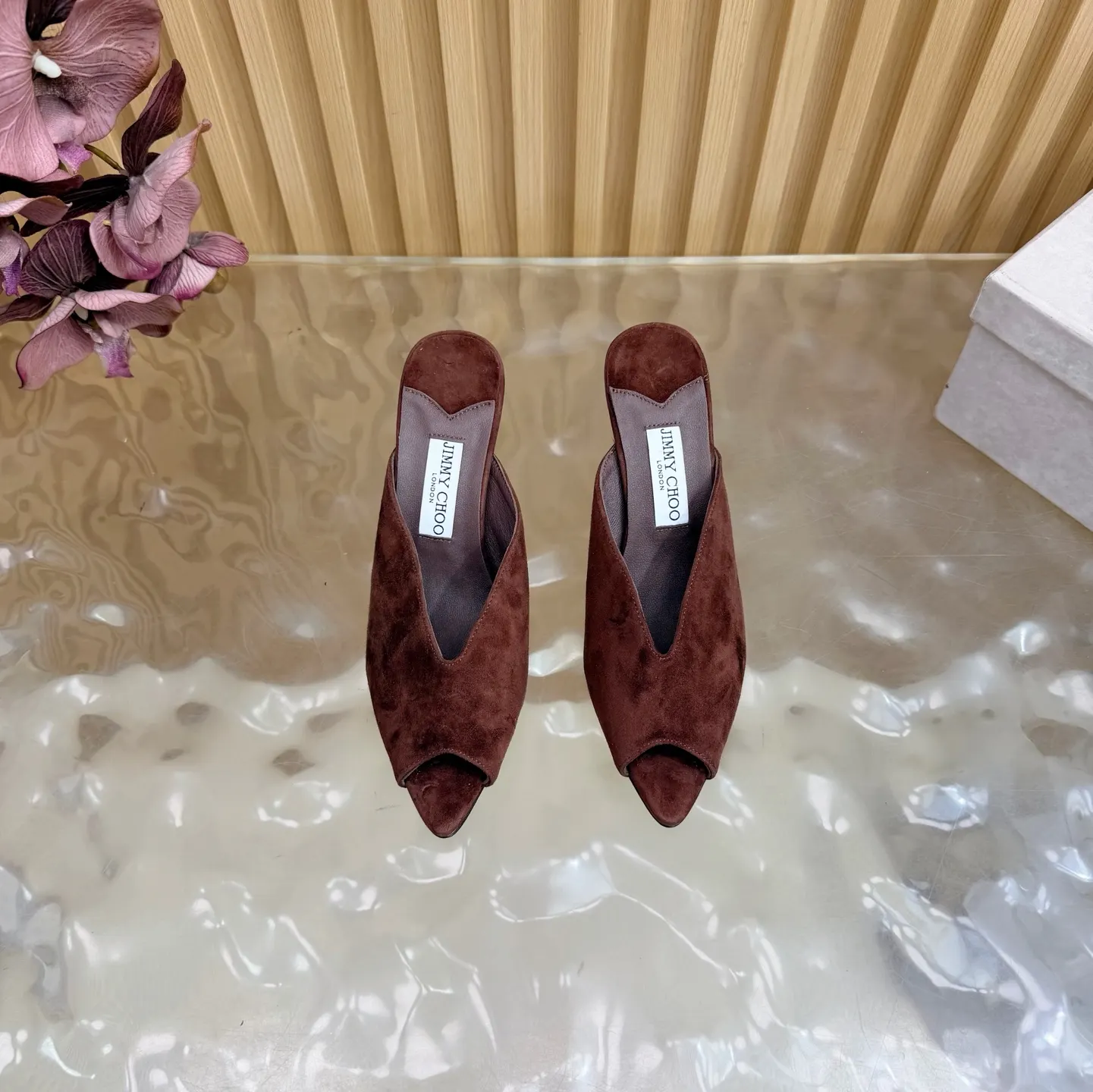 Jimmy Choo 運動鞋 休閒百搭款(數字4) Jimmy Choo 運動鞋 休閒百搭款(數字4)
