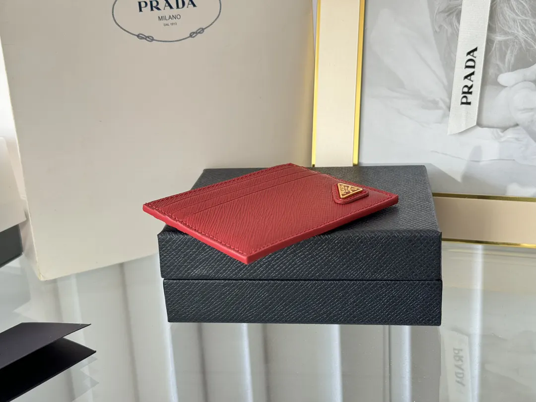 Prada 十字纹牛皮 Logo 金属标 钱包 实用卡夹