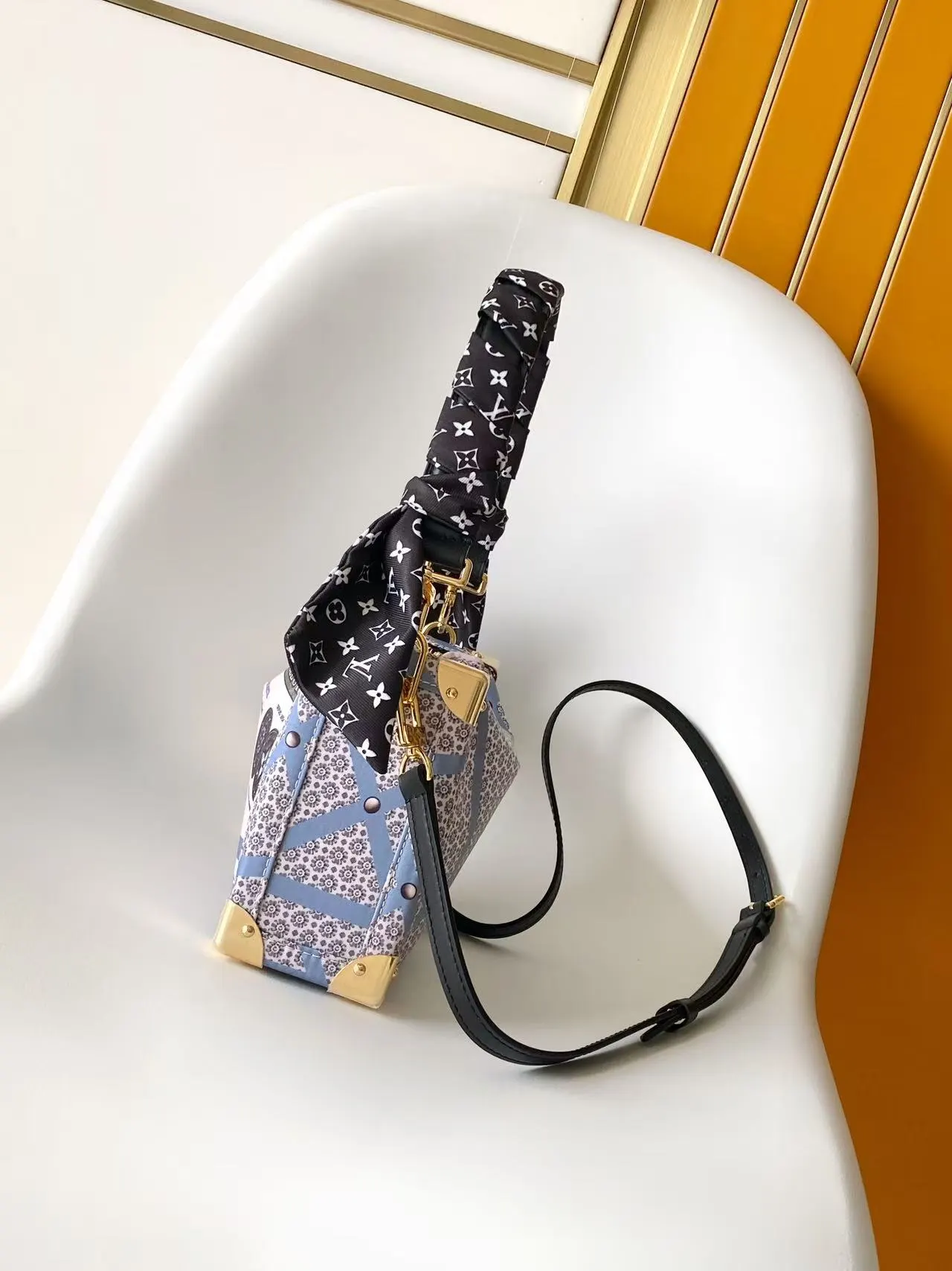 LV 牛皮 动态 Side Trunk 中号手袋出自 收納包 旅行收納款