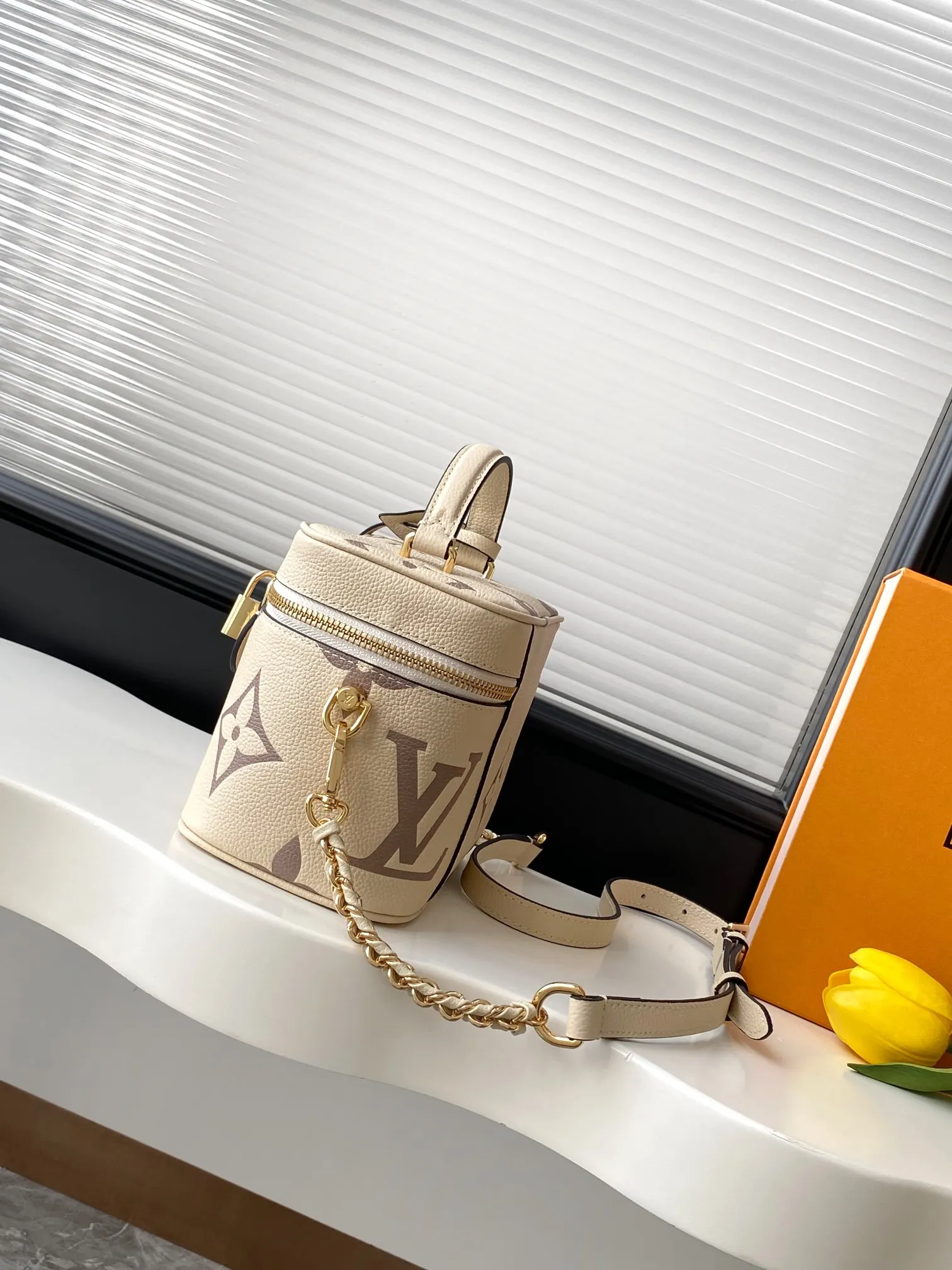 Black Gray Chain Bag